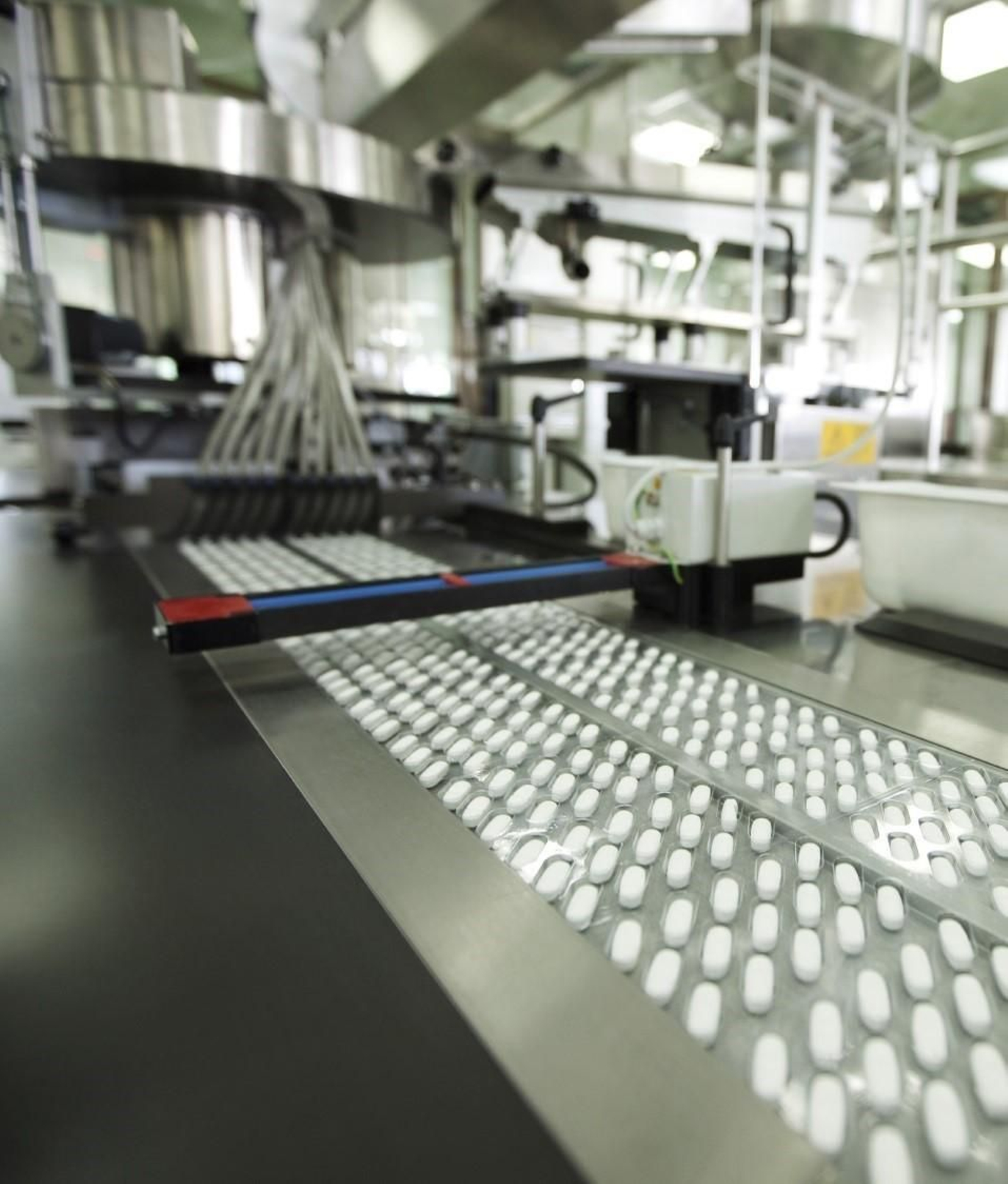 Blísters en la cadena de producción de un laboratorio.