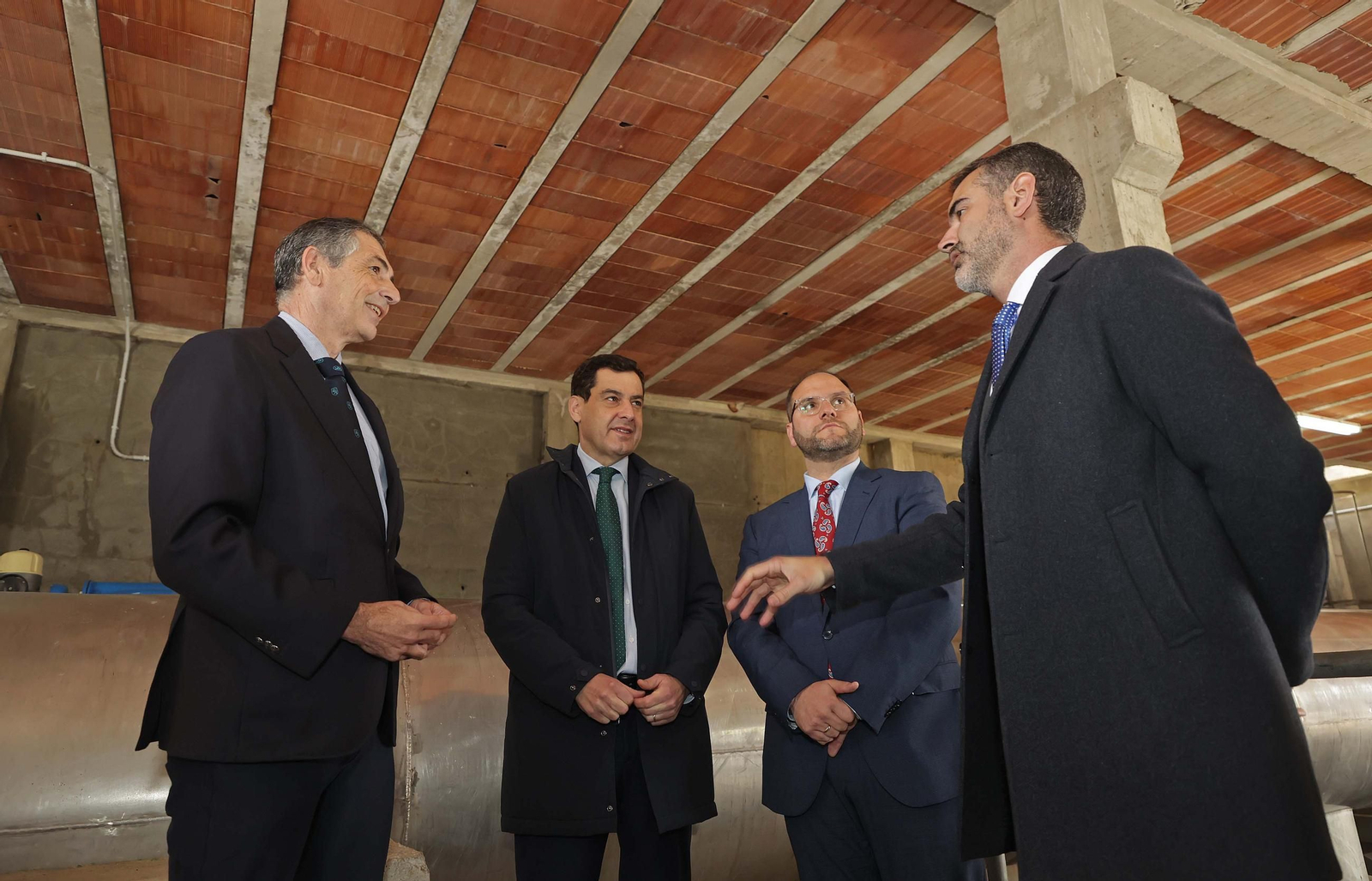 Juanma Moreno inaugura en Castellar la nueva tubería de agua para abastecer la zona norte de San Roque y el Valle del Guadiaro, en imágenes