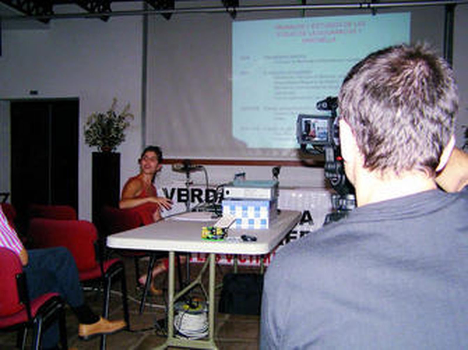 Camila Oliart presenta antropológicas y forenses en la Casa de la Cultura de Santaella.