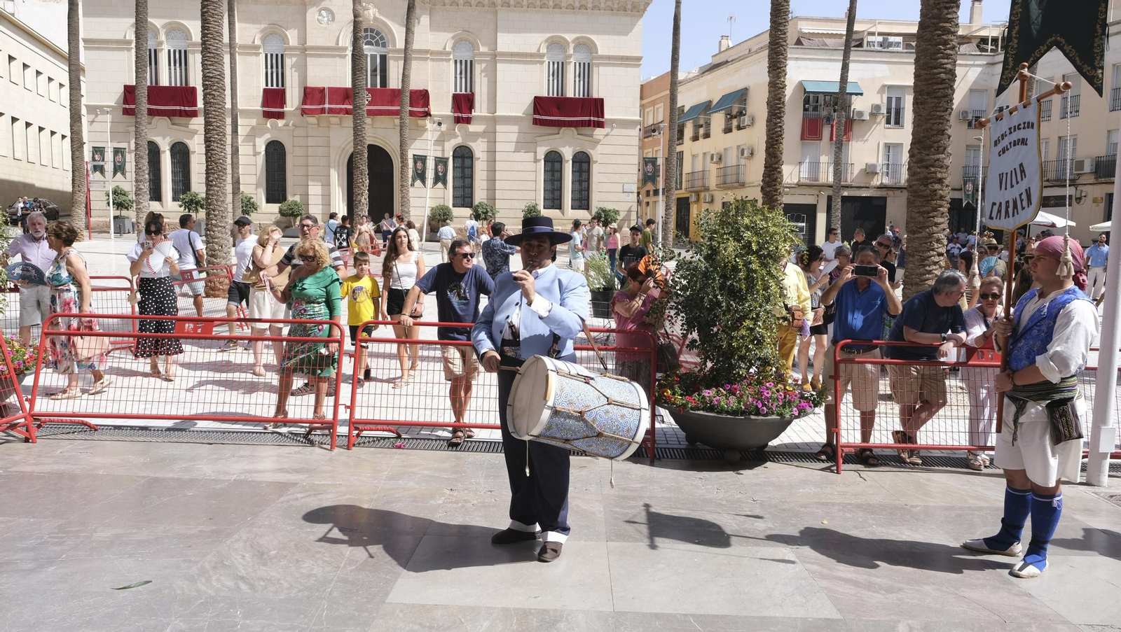 Ofrenda floral a la Virgen del Mar en la Feria de Almería 2024, en imágenes