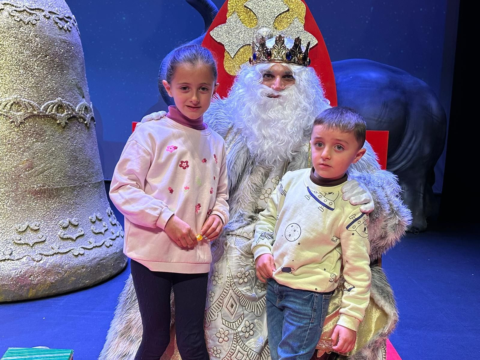 De la Residencia de Mayores a las calles: imágenes del paso de los Reyes Magos por Huércal-Overa