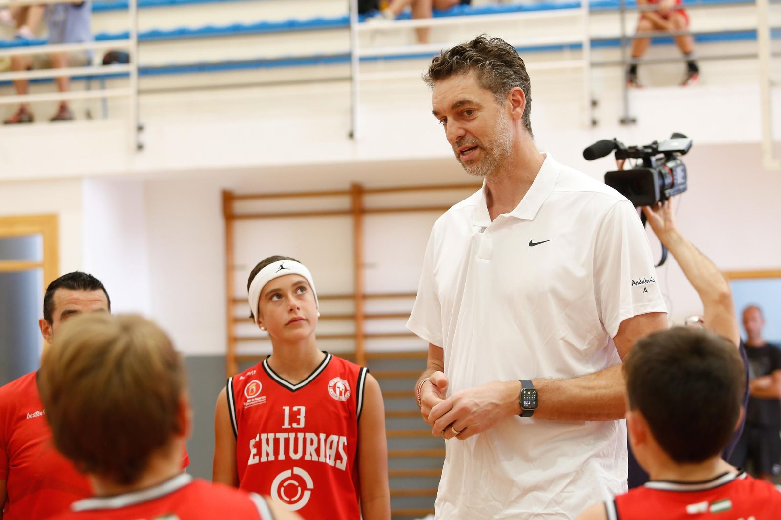 Fotos del encuentro de Pau Gasol con niños en el pabellón de San Roque