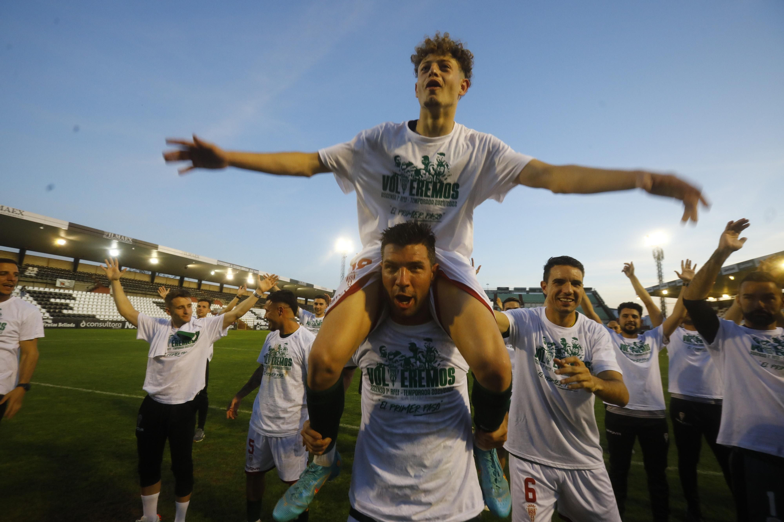Las imágenes de la fiesta del ascenso del Córdoba CF en Mérida