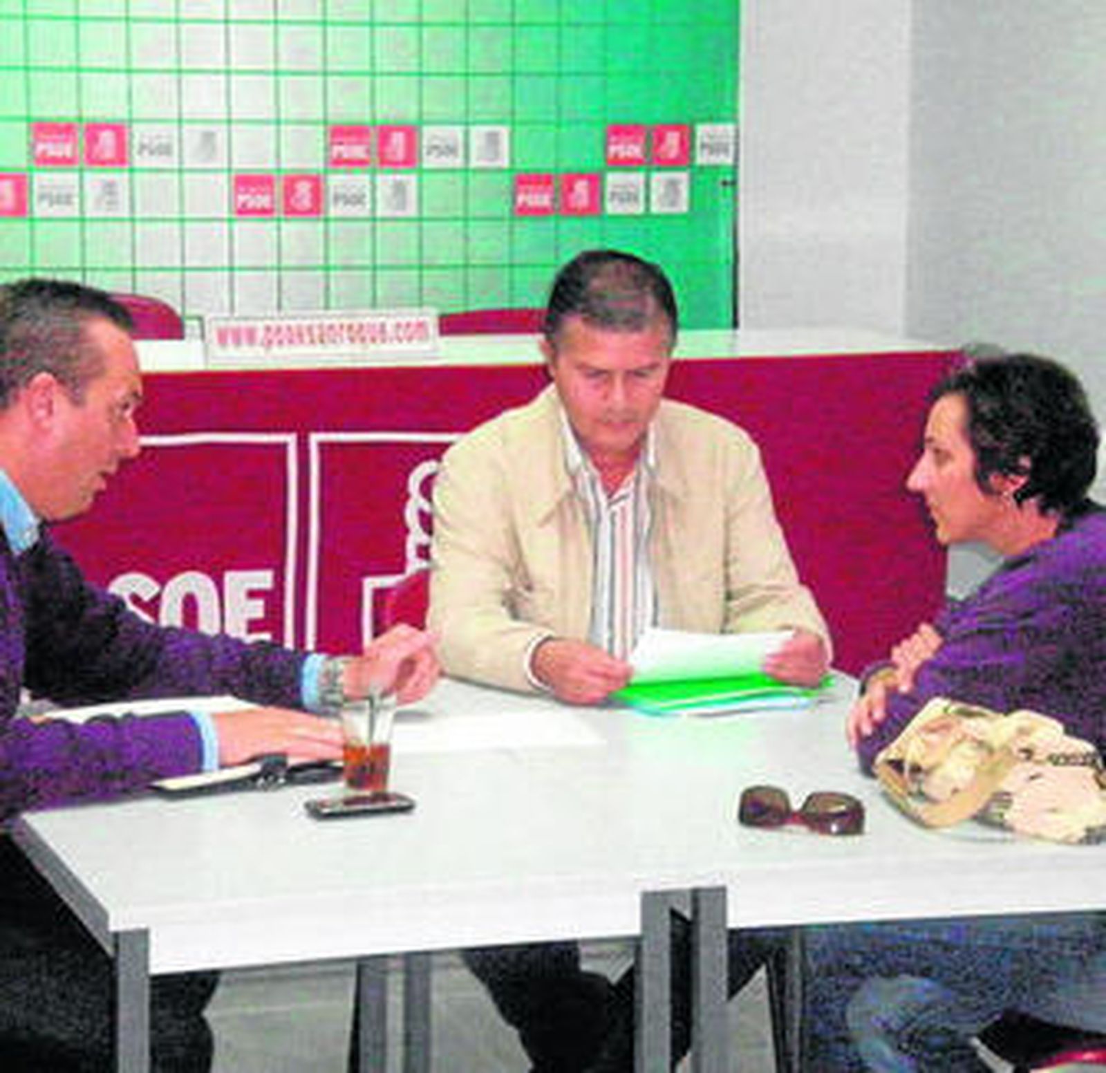 Un instante de la reunión de Ruiz Boix con los vecinos.