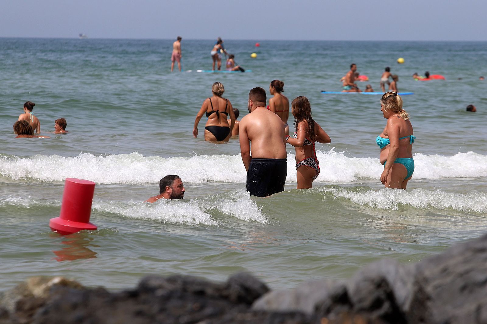Imágenes del caluroso fin de semana en las playas de Huelva