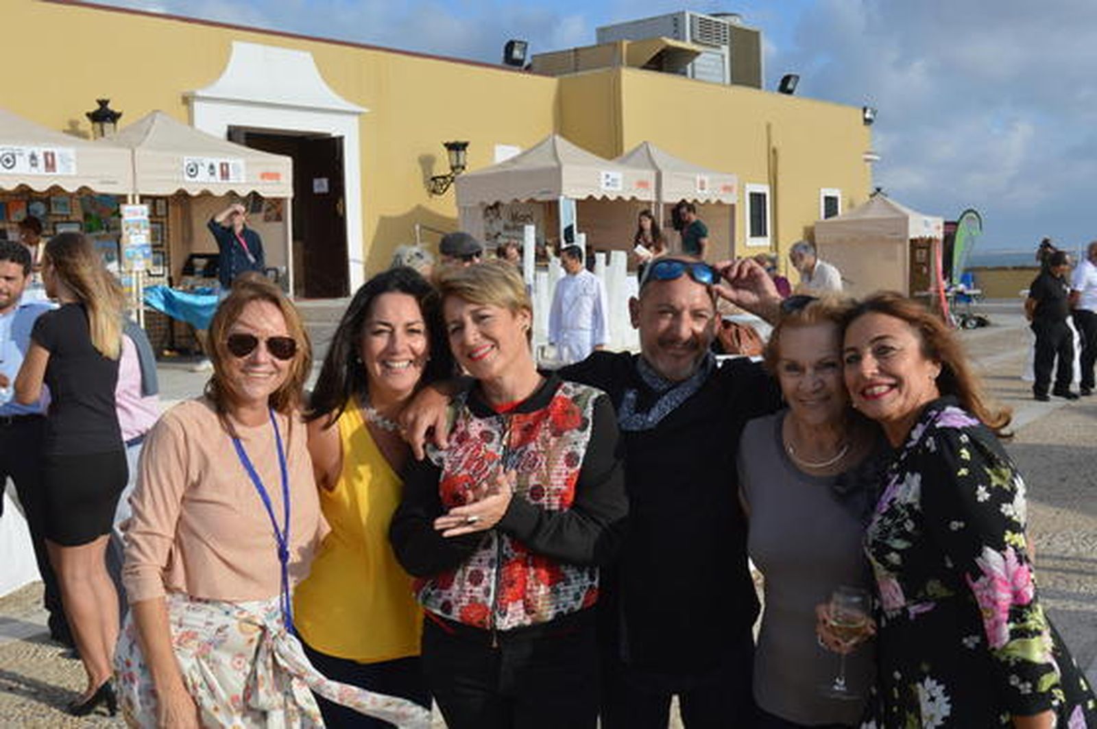 María José Blanco, Carmen Urbano, Reyes Alloza, Antonio Carnicer, María José Martínez e Inma Pérez-Muret, coincidieron en el festival.  Foto: Ignacio Casas de Ciria