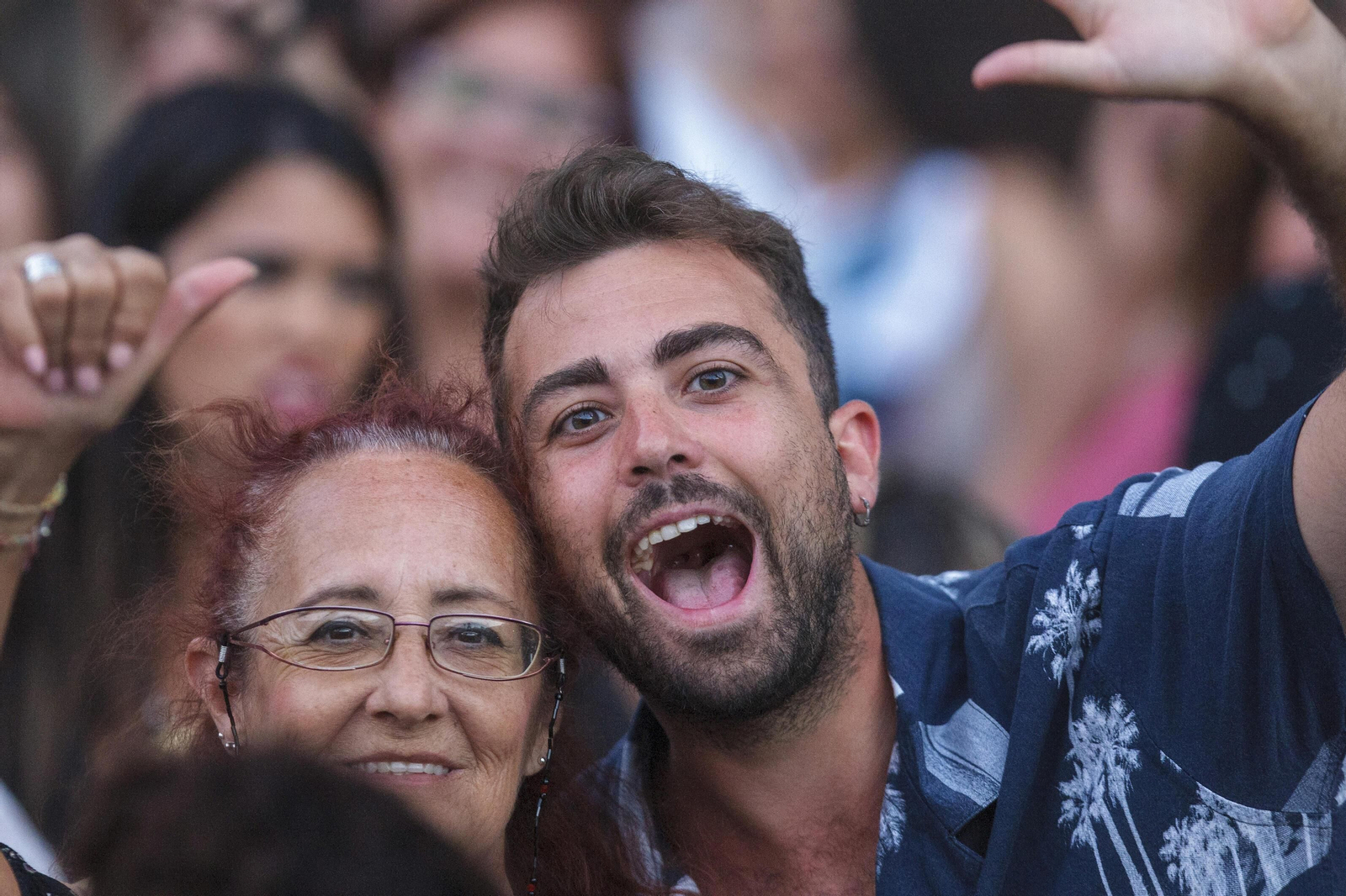 Búscate entre nuestras imágenes del concierto de Alejandro Sanz en Cádiz