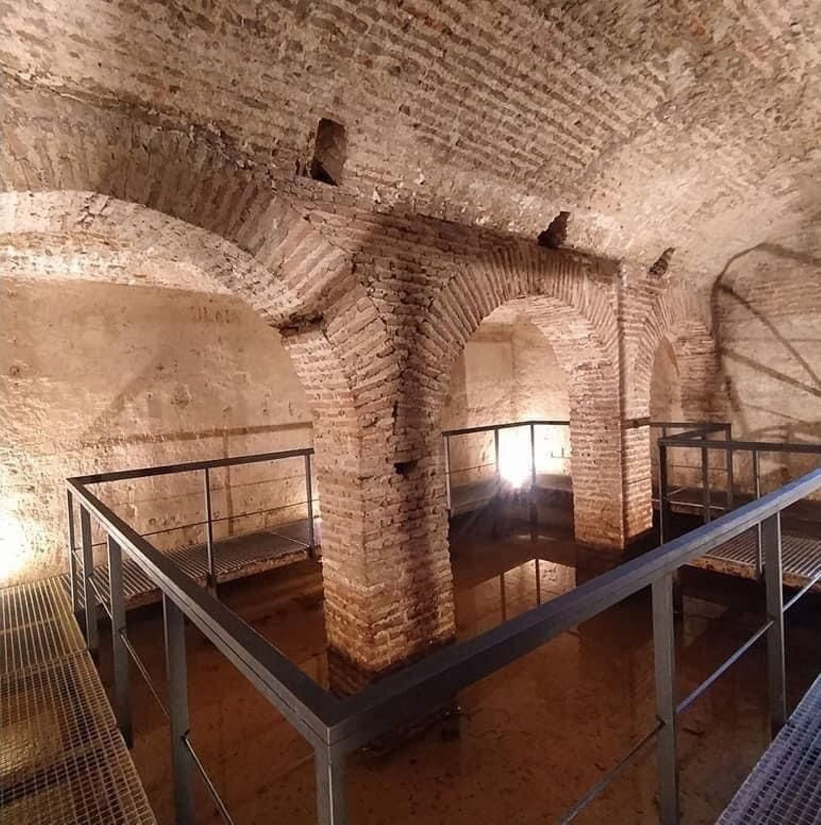 Una vista del importante aljibe árabe