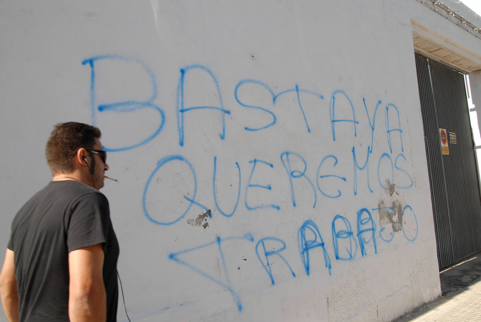 Una pintada demandando empleo.