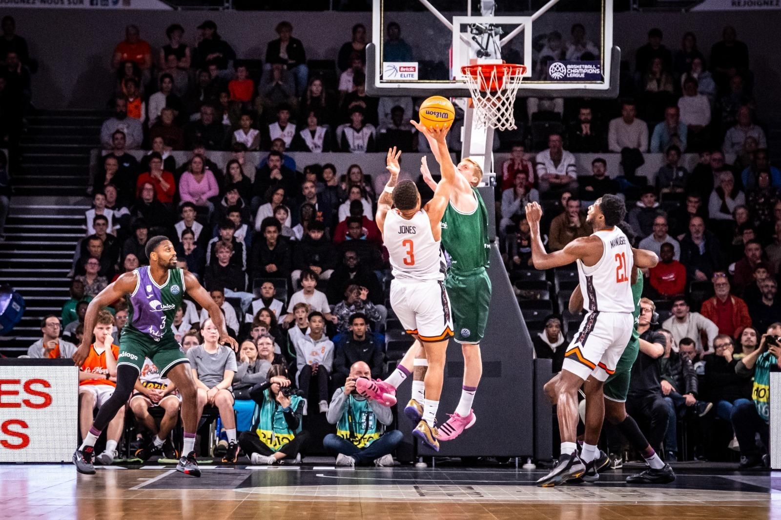 El Unicaja-Le Mans, en fotos