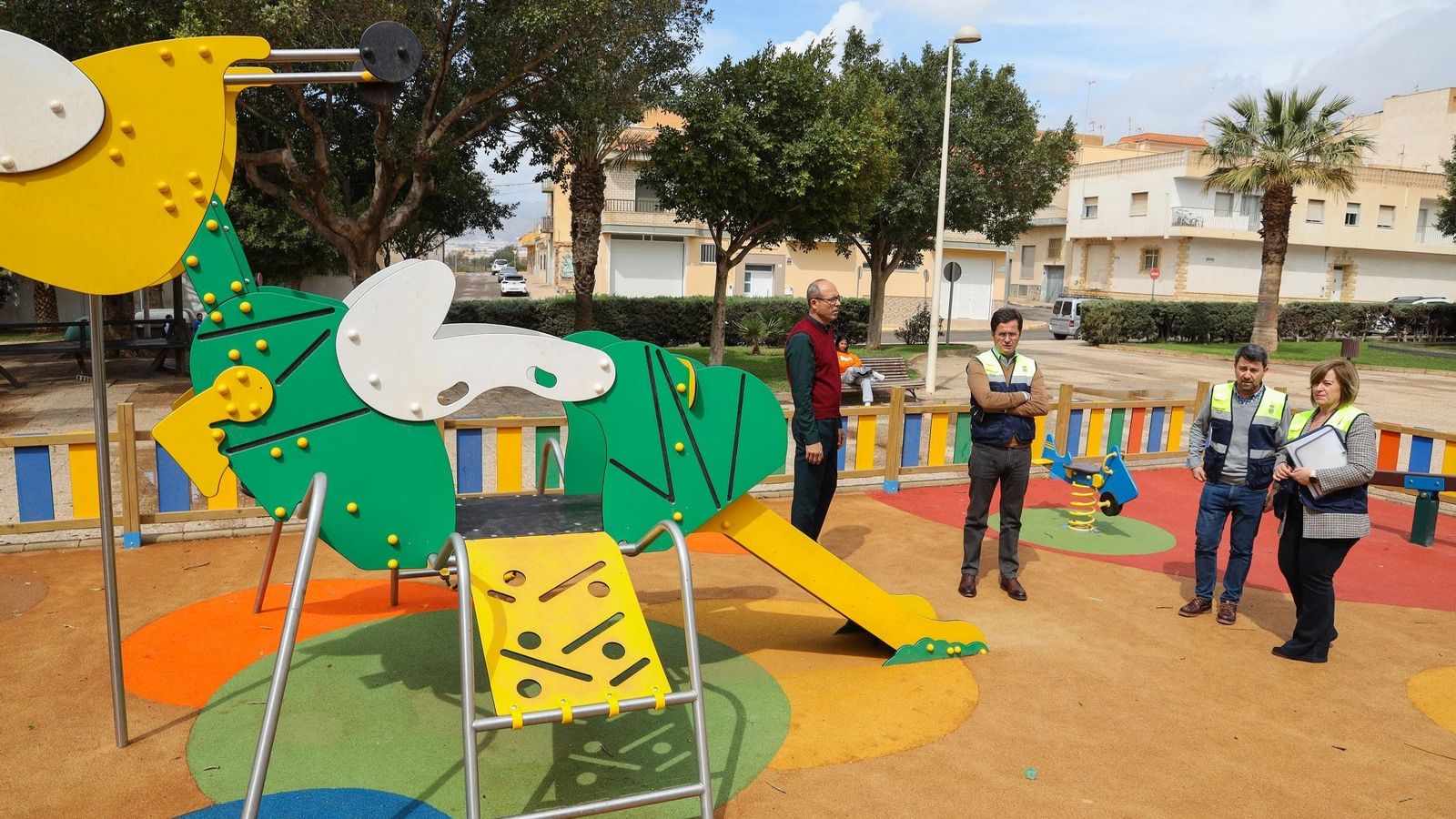 Visita de Francisco Góngora a una de las plazas.