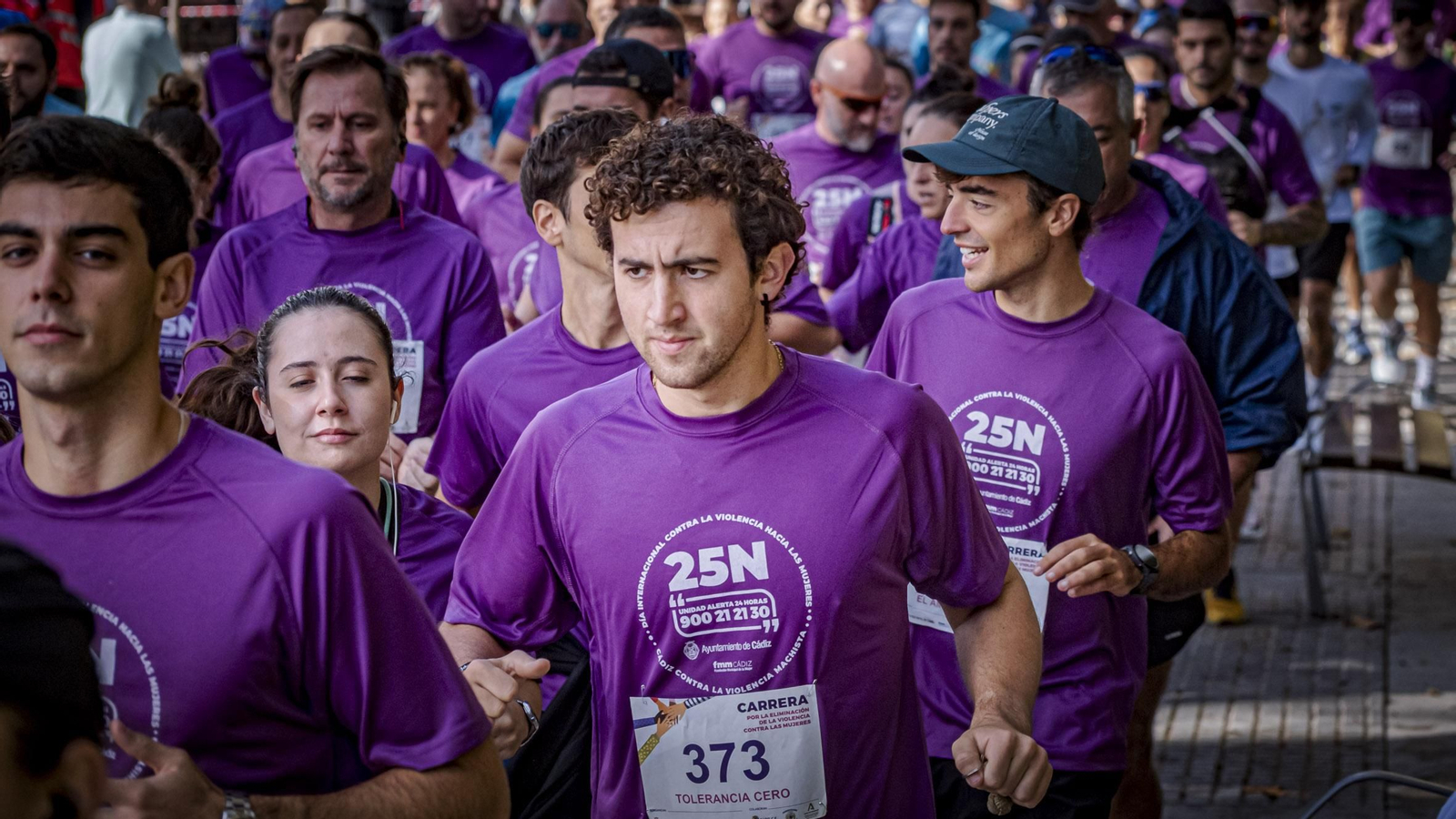 Búscate entre las imágenes de la III Carrera de Cádiz por la Eliminación de la Violencia contra las Mujeres
