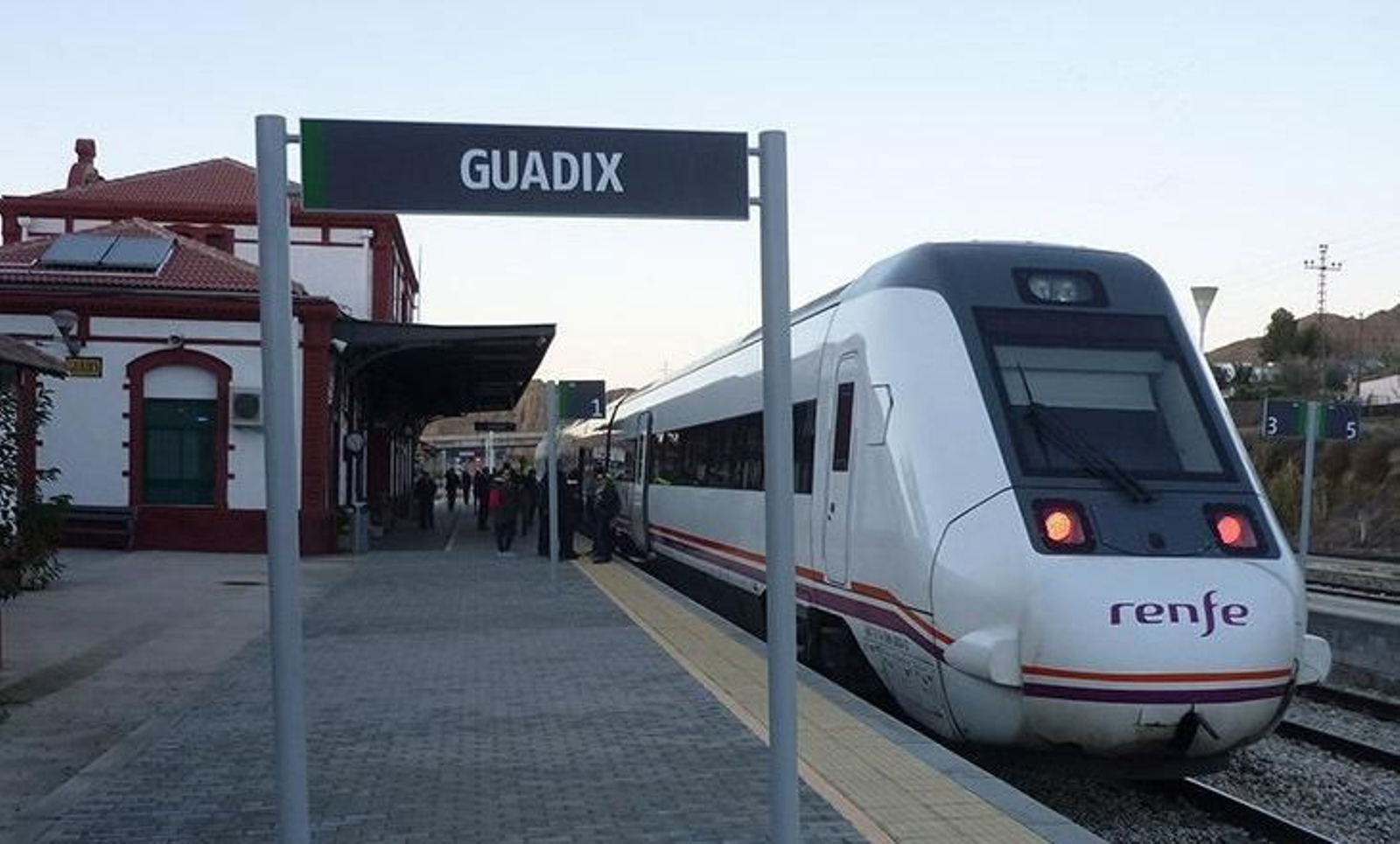 Parar el contador sin tren: 13.000 días sin línea Guadix-Baza-Lorca