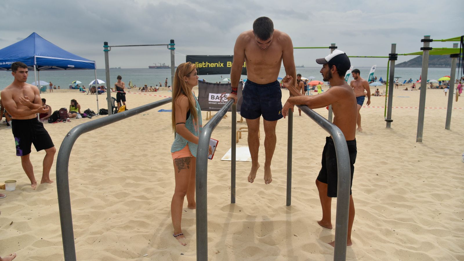 Mañana de calistenia en la playa de Getares