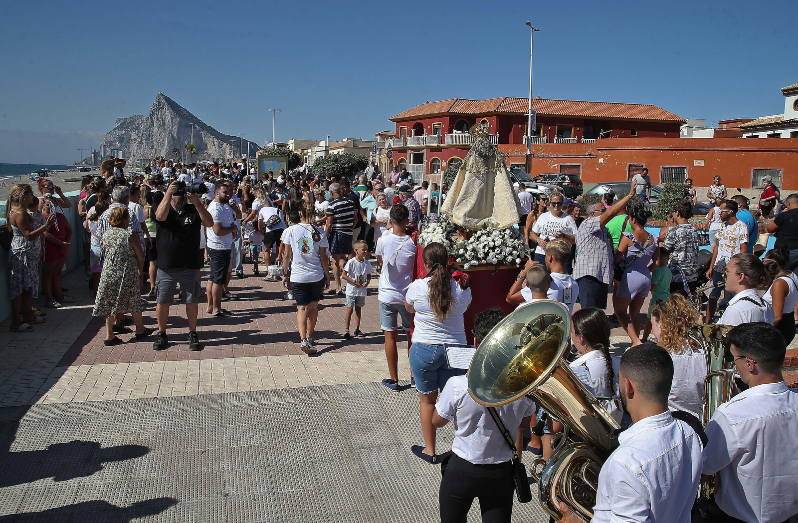 Fotos de la primera procesión infantil de la Virgen del Carmen en La Línea