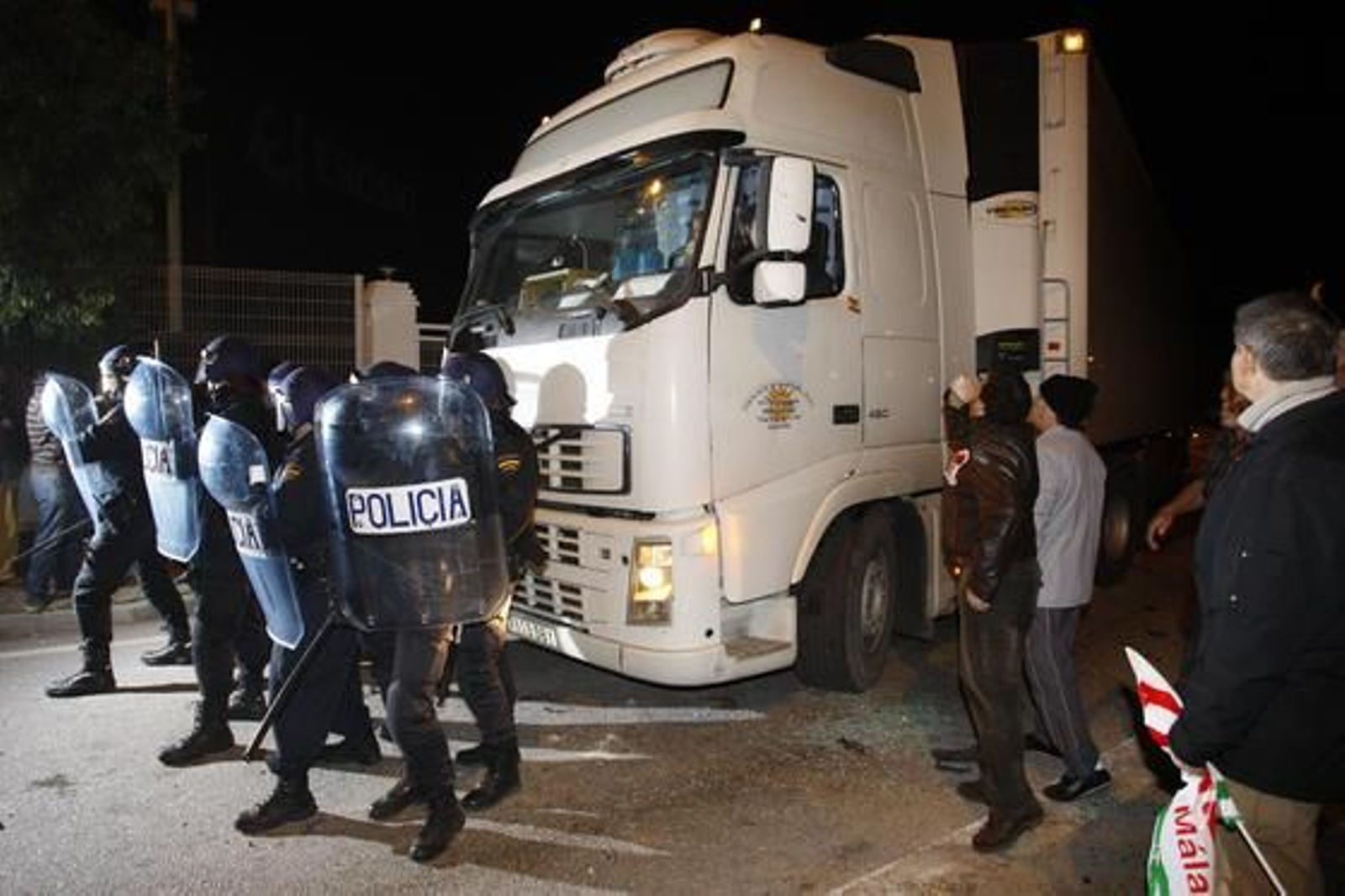 Primeras disputas en la huelga 

Foto: Javier Albiñana