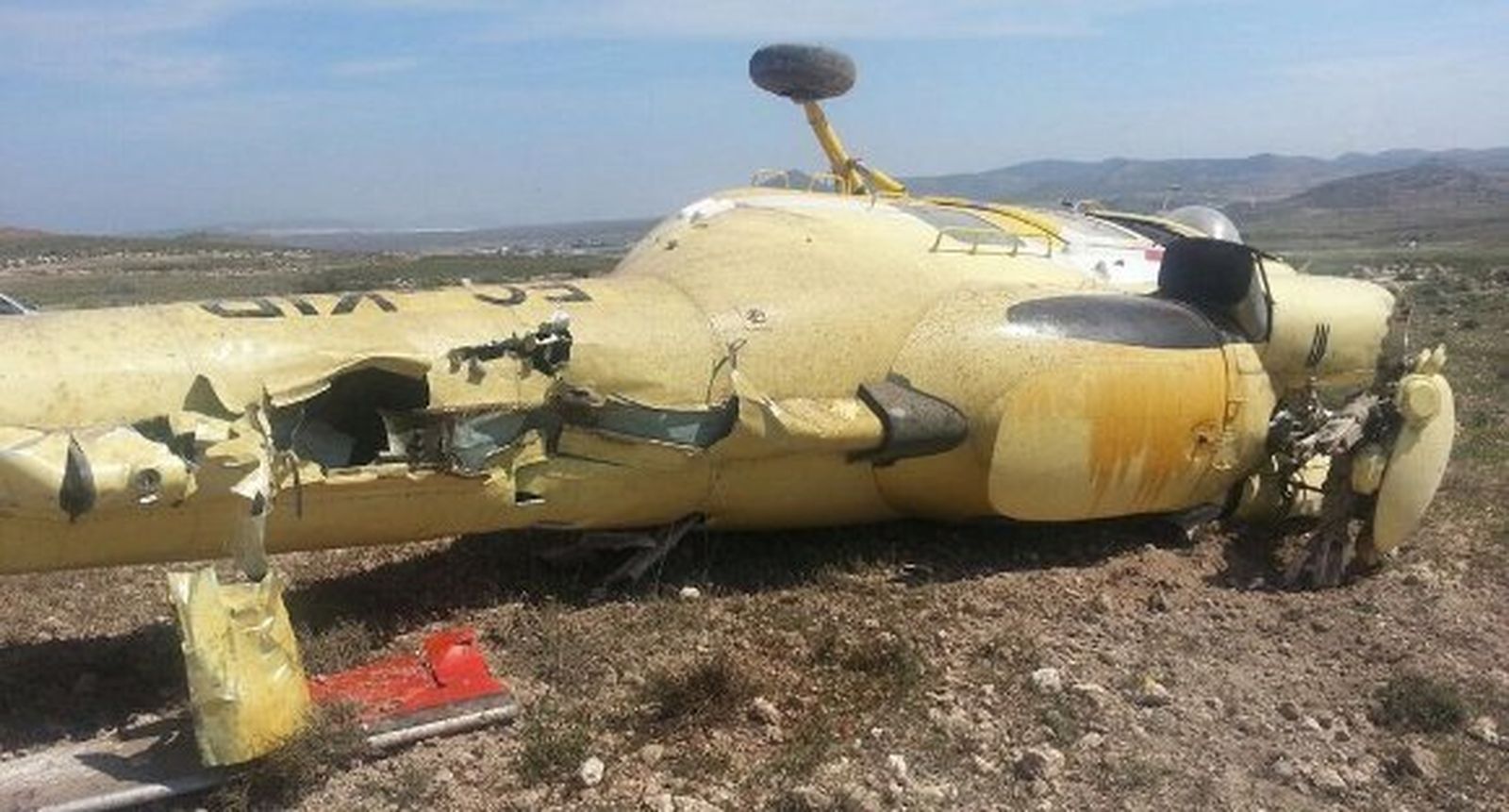 Aparece un helicóptero volcado y sin tripulación en Níjar