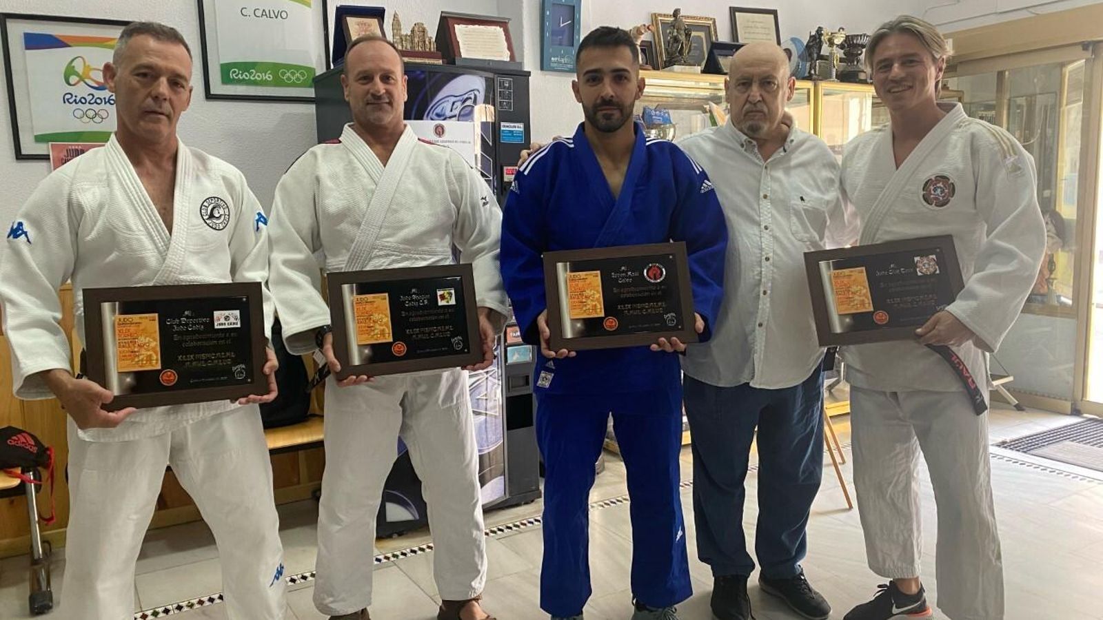 Los clubes de la capital, con Carlos Calvo, presidente de la FANJYDA