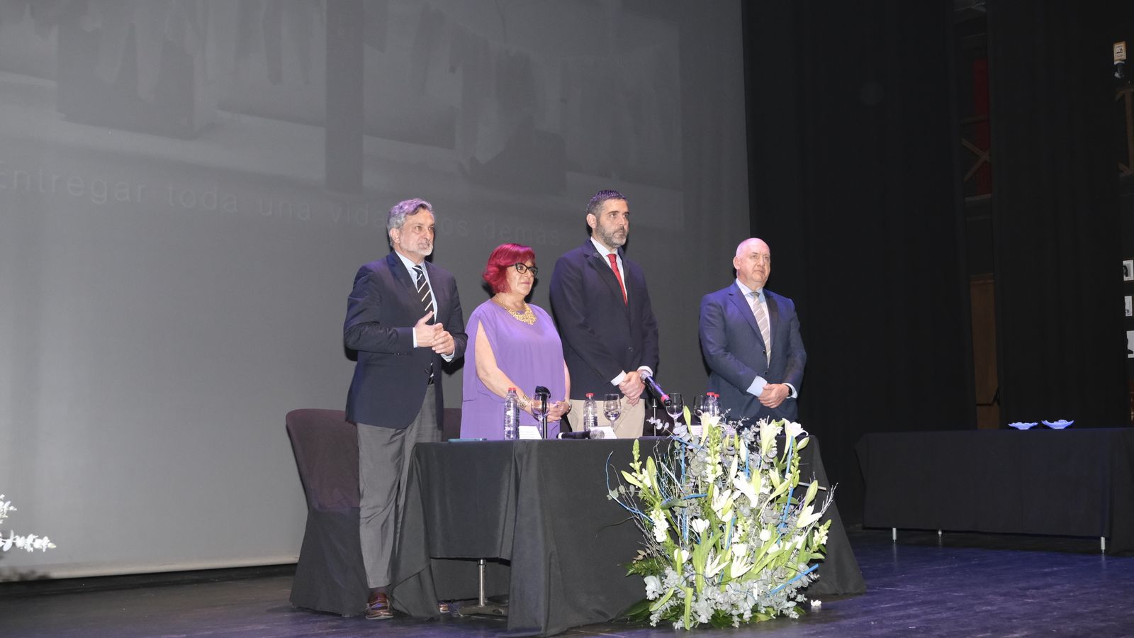 La presidenta del Colegio Oficial de Enfermería de Almería junto a las autoridades, el primer teniente alcalde de Almería, Juan José Alonso, el vicepresidente primero de la Diputación Provincial, Ángel Escobar, y el decano de la Facultad de Ciencias de la Salud de la Universidad de Almería Gabriel Aguilera