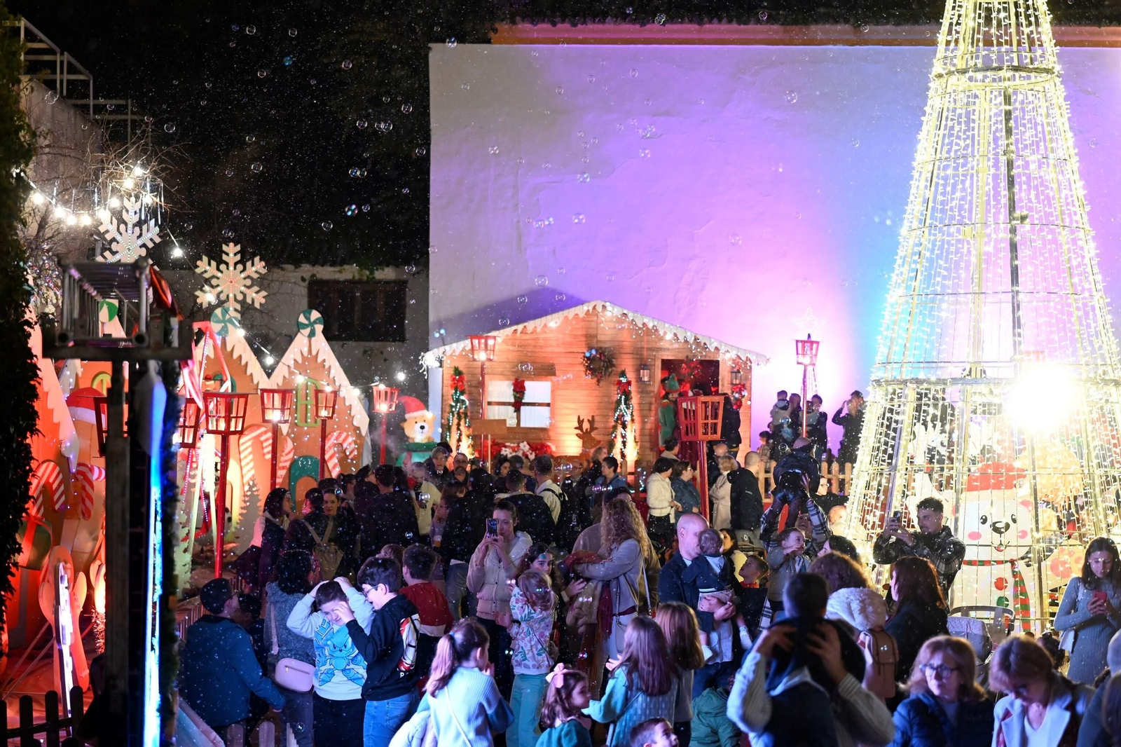 El poblado navideño del cine Fuenseca de Córdoba, en imágenes