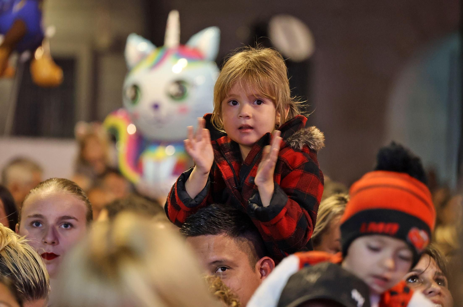 Imágenes de la nevada y alumbrado navideño en Huelva