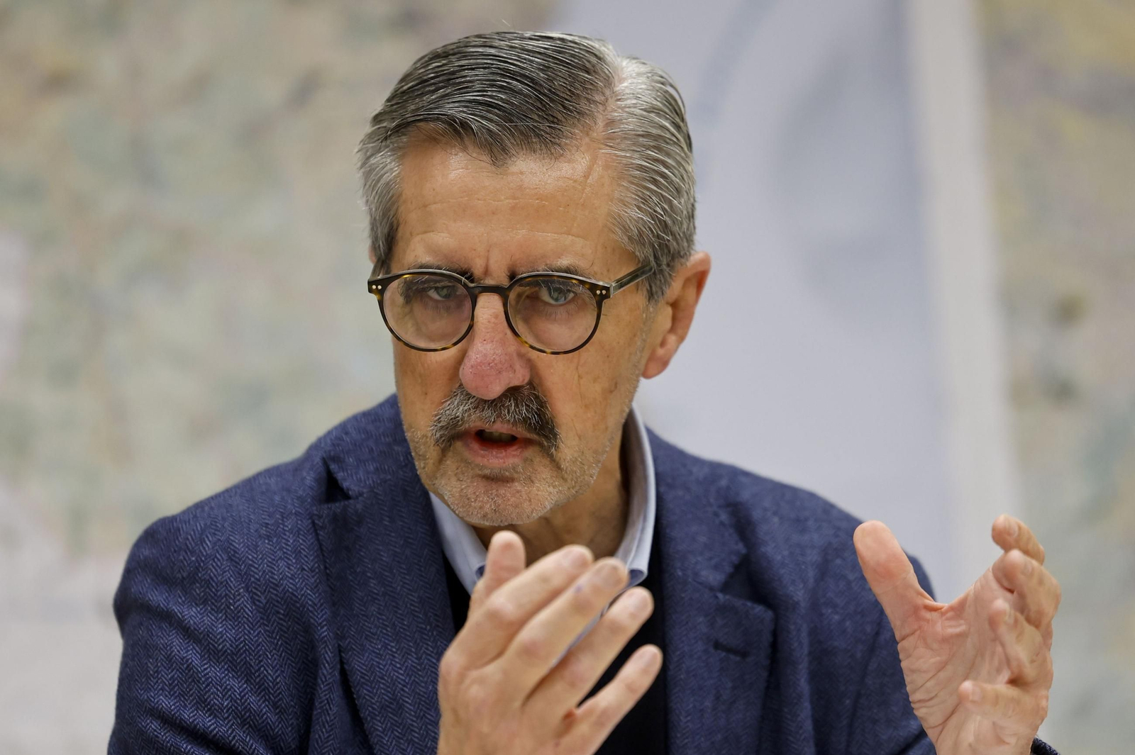 El PP pide el "cese fulminante" del comisionado del Gobierno para la dana por "falsificar" un título.