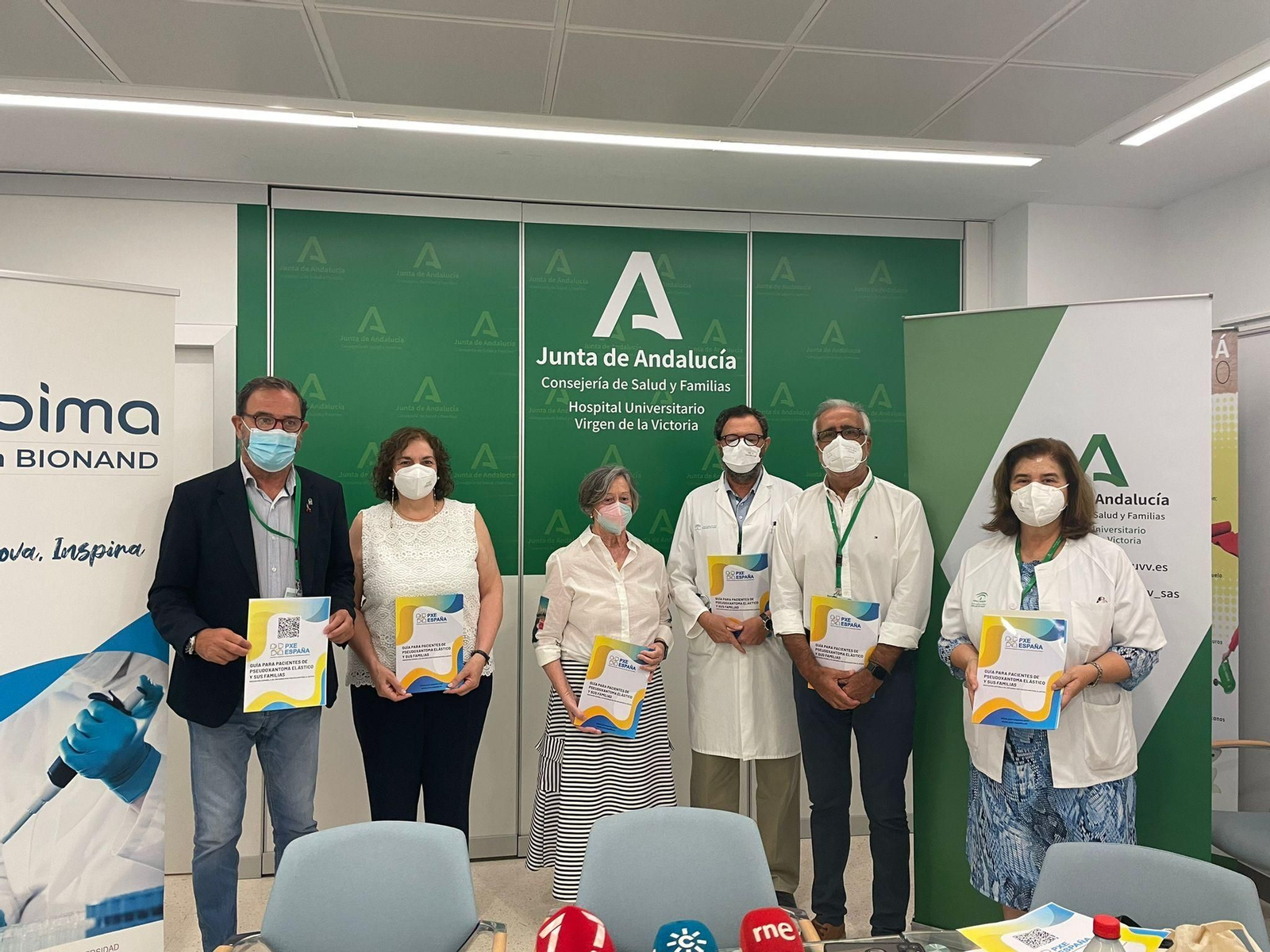 El delegado de Salud, el gerente del Clínico, profesionales del hospital y representantes de los pacientes.