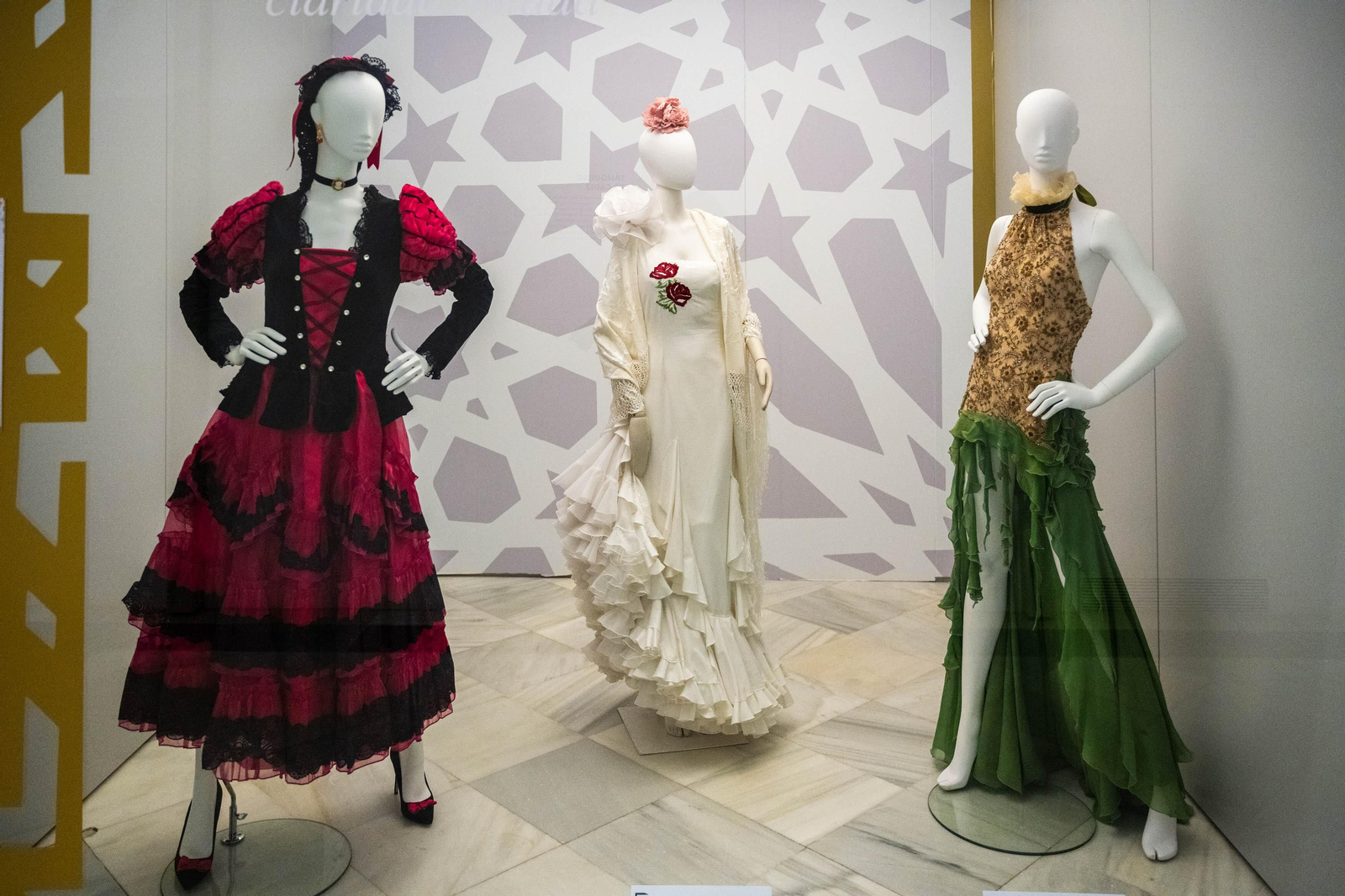 Todos los detalles de los diseños de la exposición 'Somos abril'