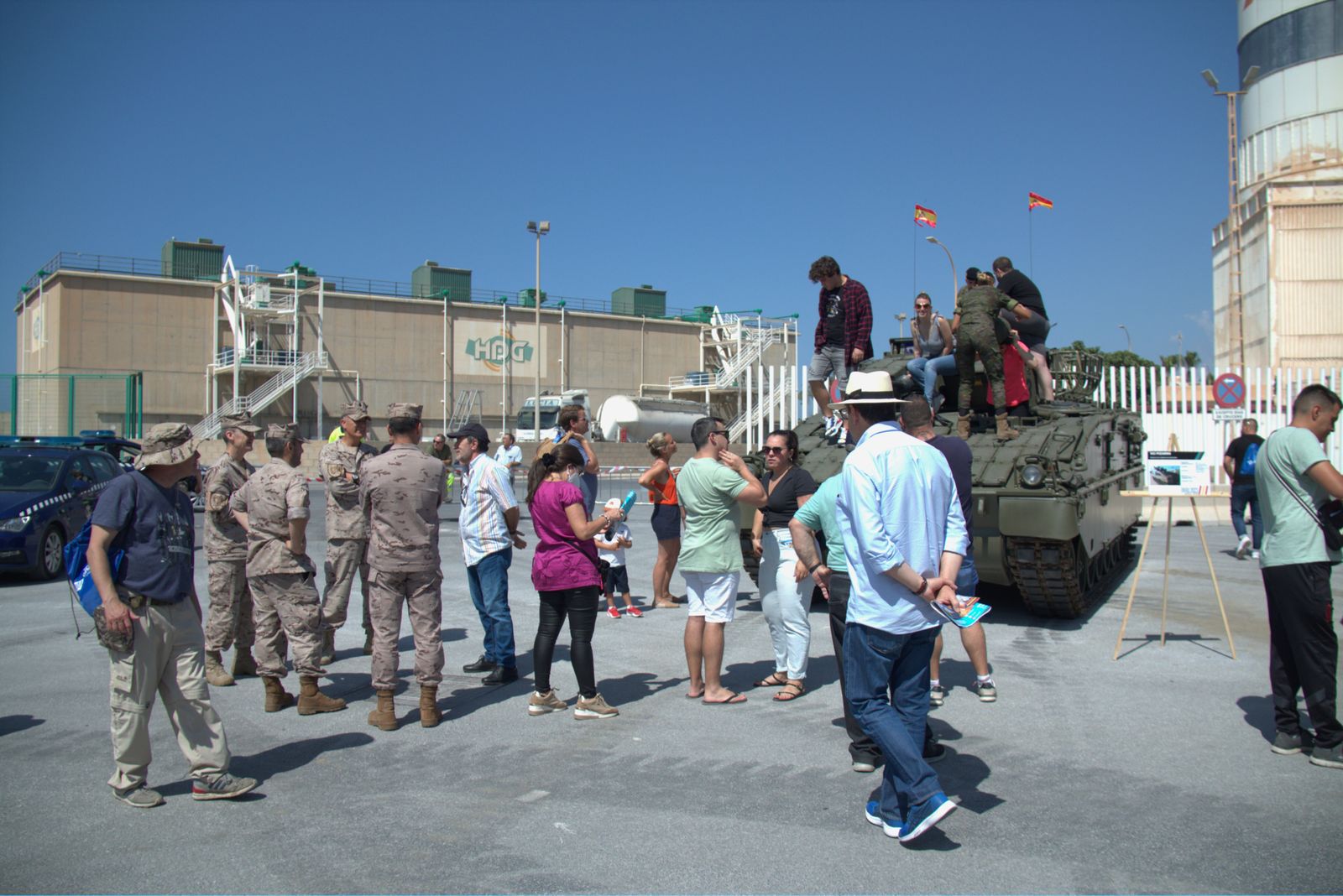 Éxito de participación para ver de cerca el despliegue de las Fuerzas Armadas en Motril