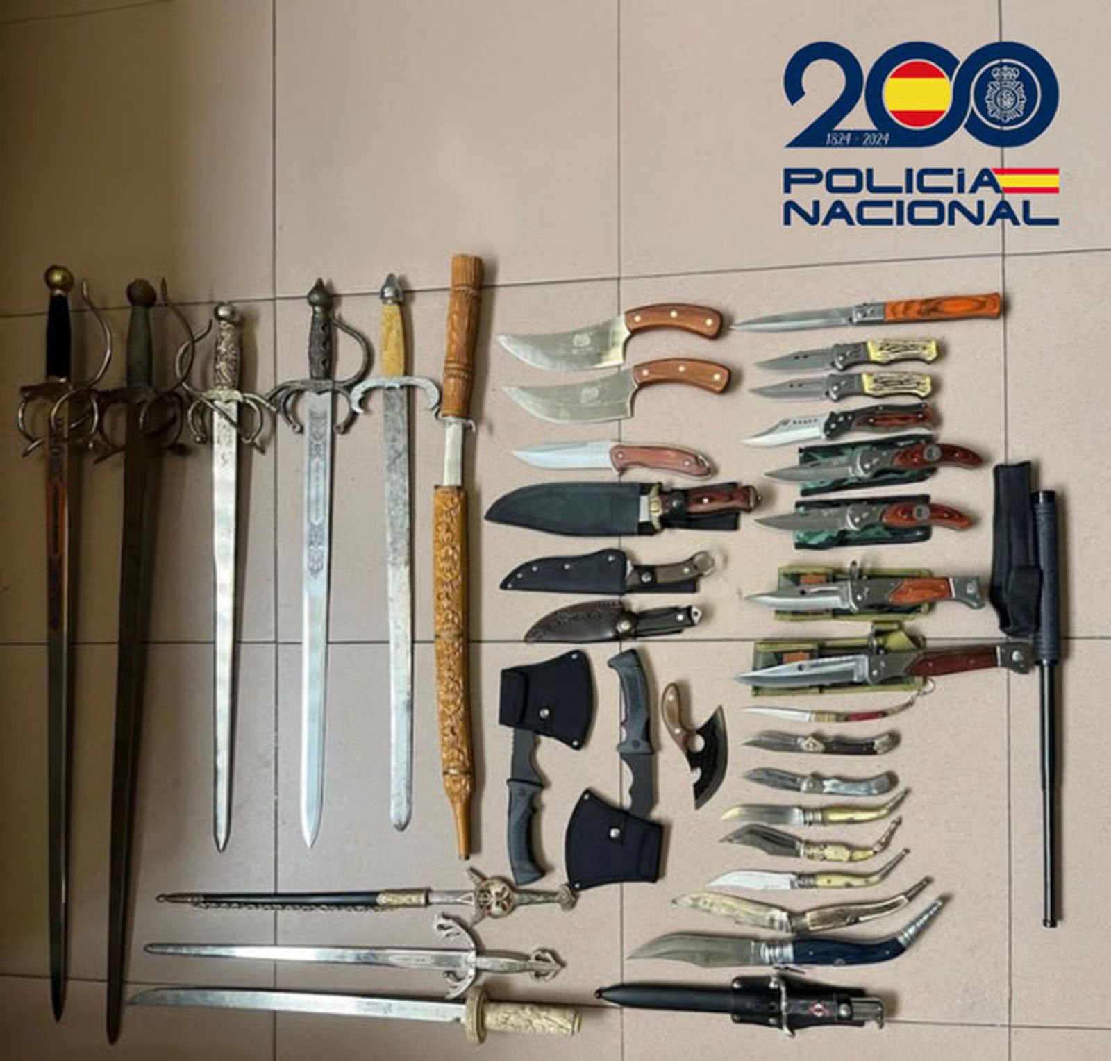 Armas intervenidas al detenido.