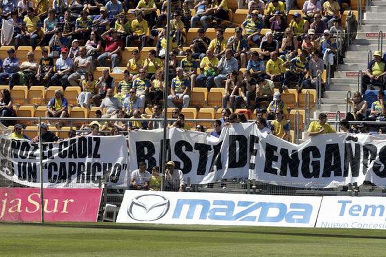 Nuevas protestas contra los máximos accionistas del club amarillo. 

Foto: Jesus Marin