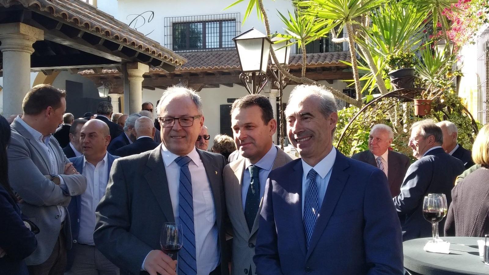 En el centro, el coronel José Hernández Mosquera deja la provincia de Almería tras casi dos décadas en ella.