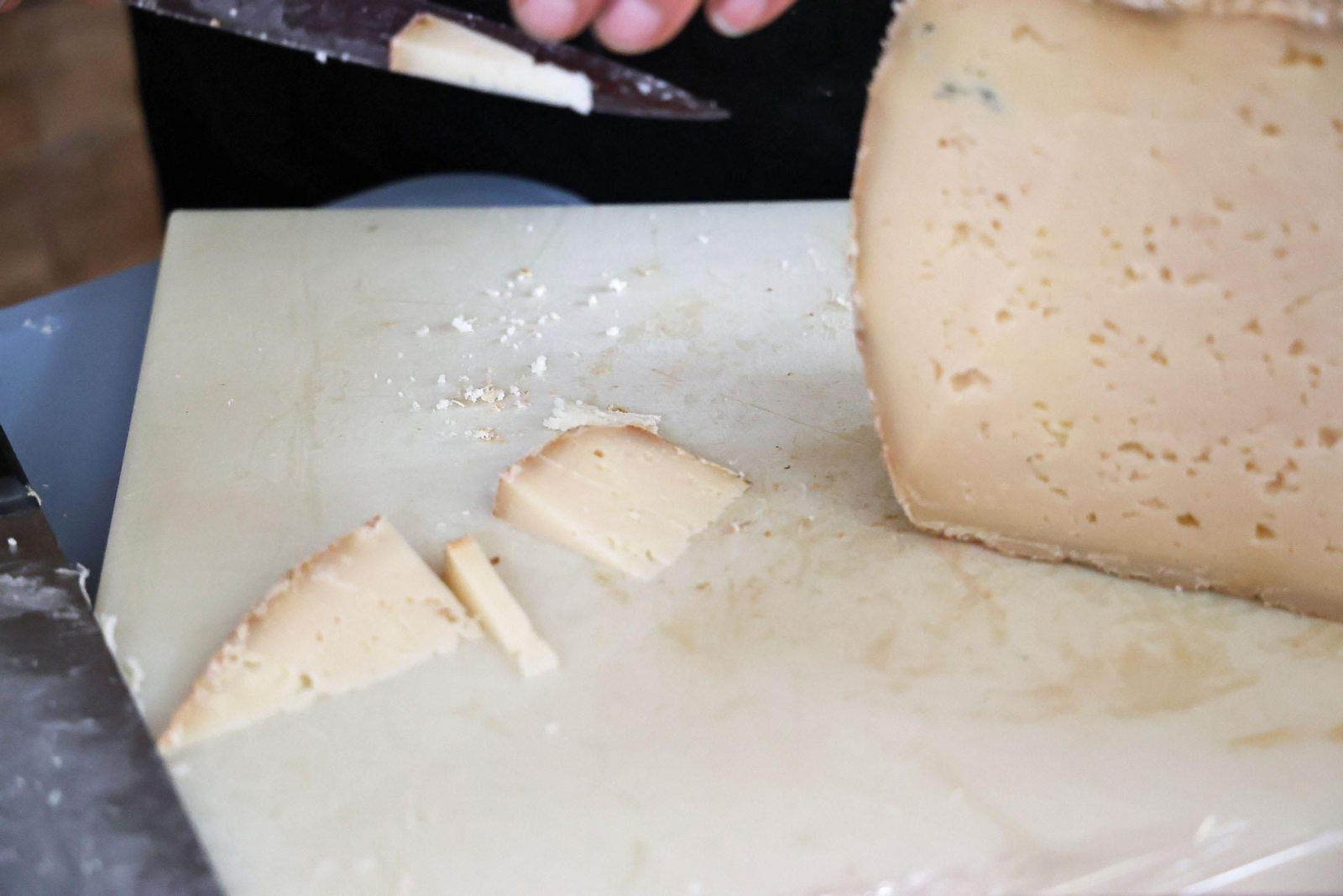 Muestra de aceites y quesos en la Diputación de Huelva (25)