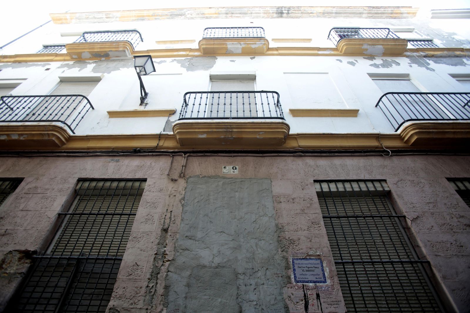Fachada del edificio de Botica, 29, de Cádiz