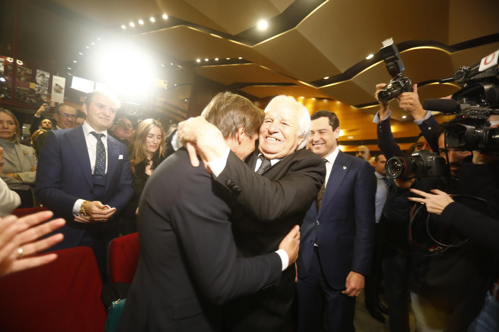 El abrazo de reconciliación de El Cordobés con su hijo, en imágenes