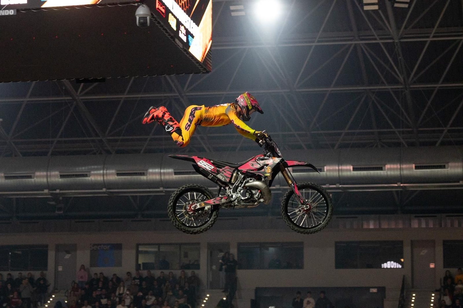 En imágenes: el Soloflow Freestyle enamora en Jaén con acrobacias y espectáculo en estado puro