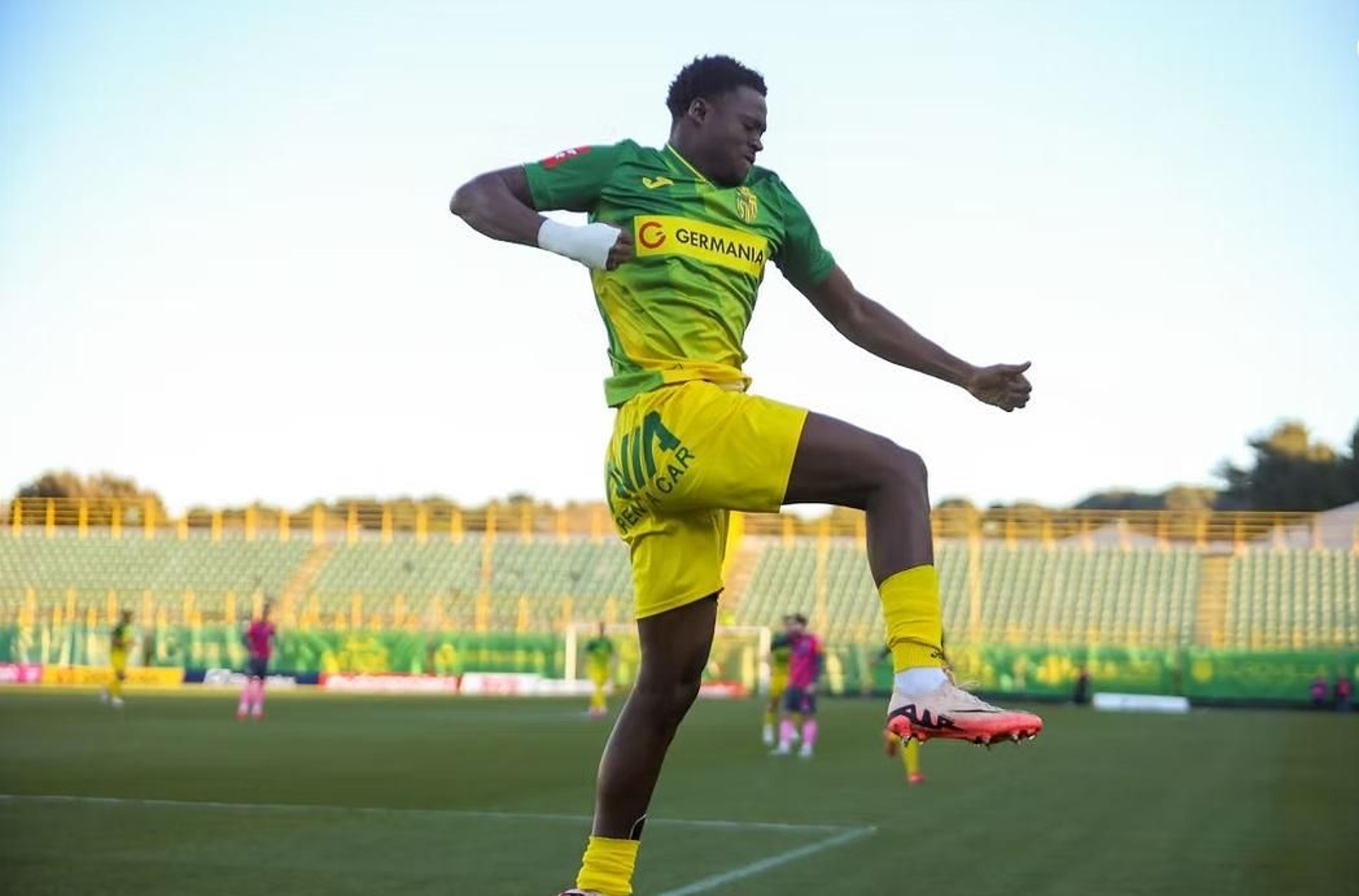 Salim Lawal puede pasar a vestir el amarillo cadista.
