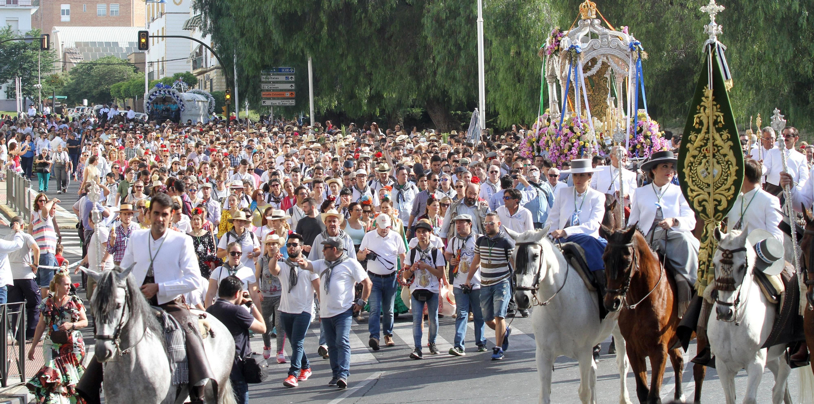 Imágenes de la salida de la Hermandad de Huelva