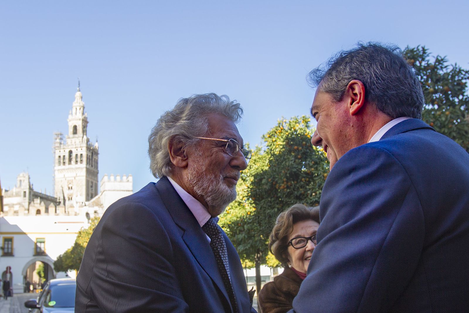 Plácido Domingo recoge su título de hijo adoptivo