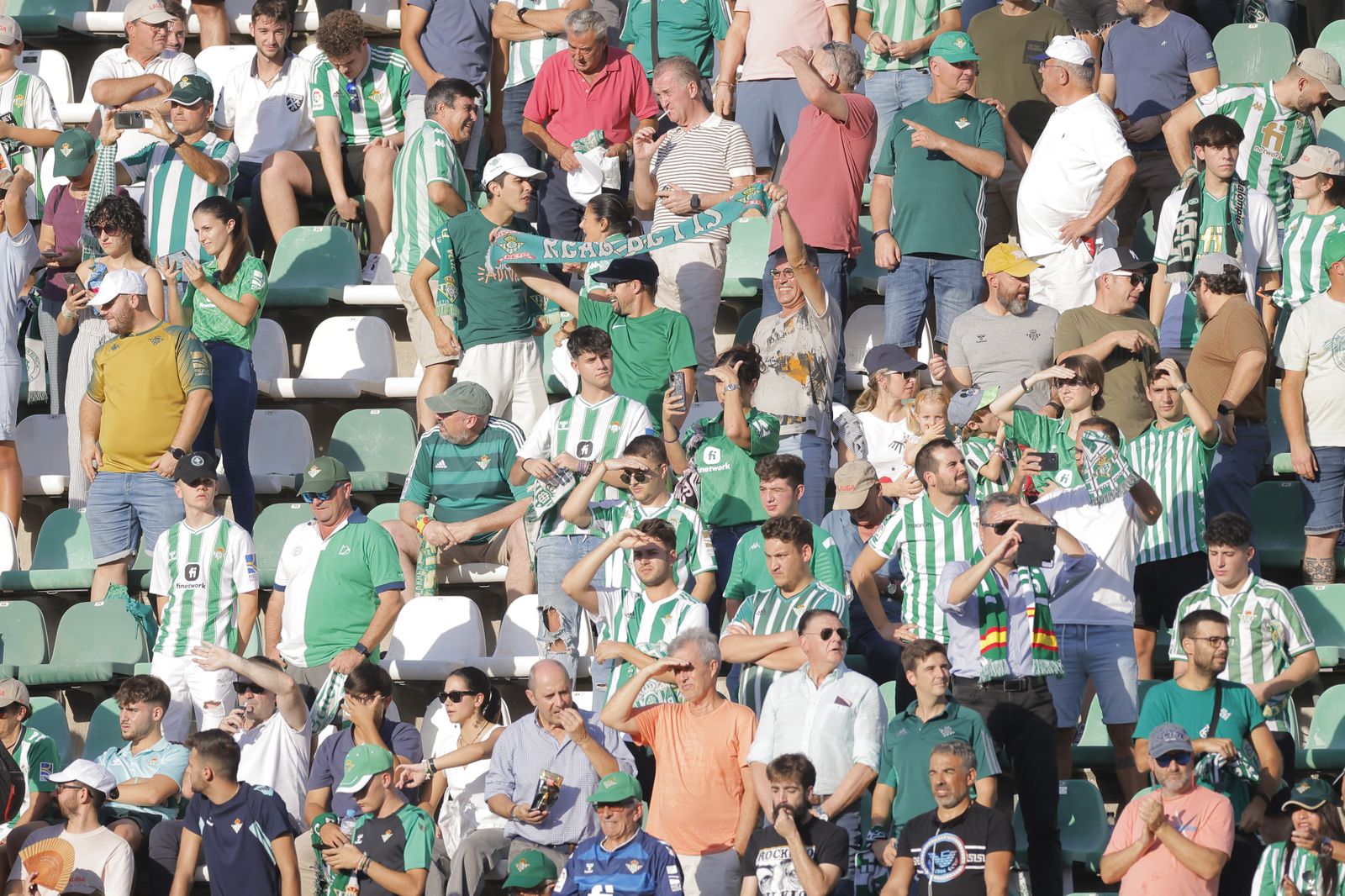 Búscate en la fotos del Betis-Sparta