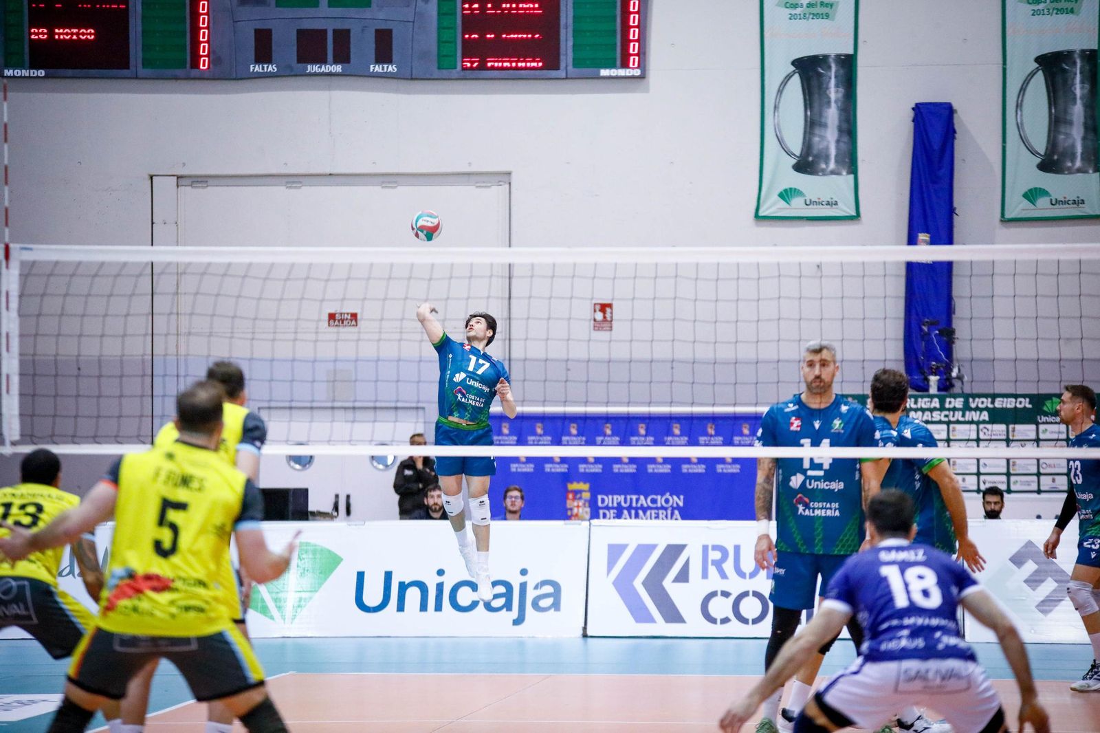 Las imágenes del Unicaja Costa de Almería-Leleman Conqueridor, primer partido del play off por el título de Superliga en Almería
