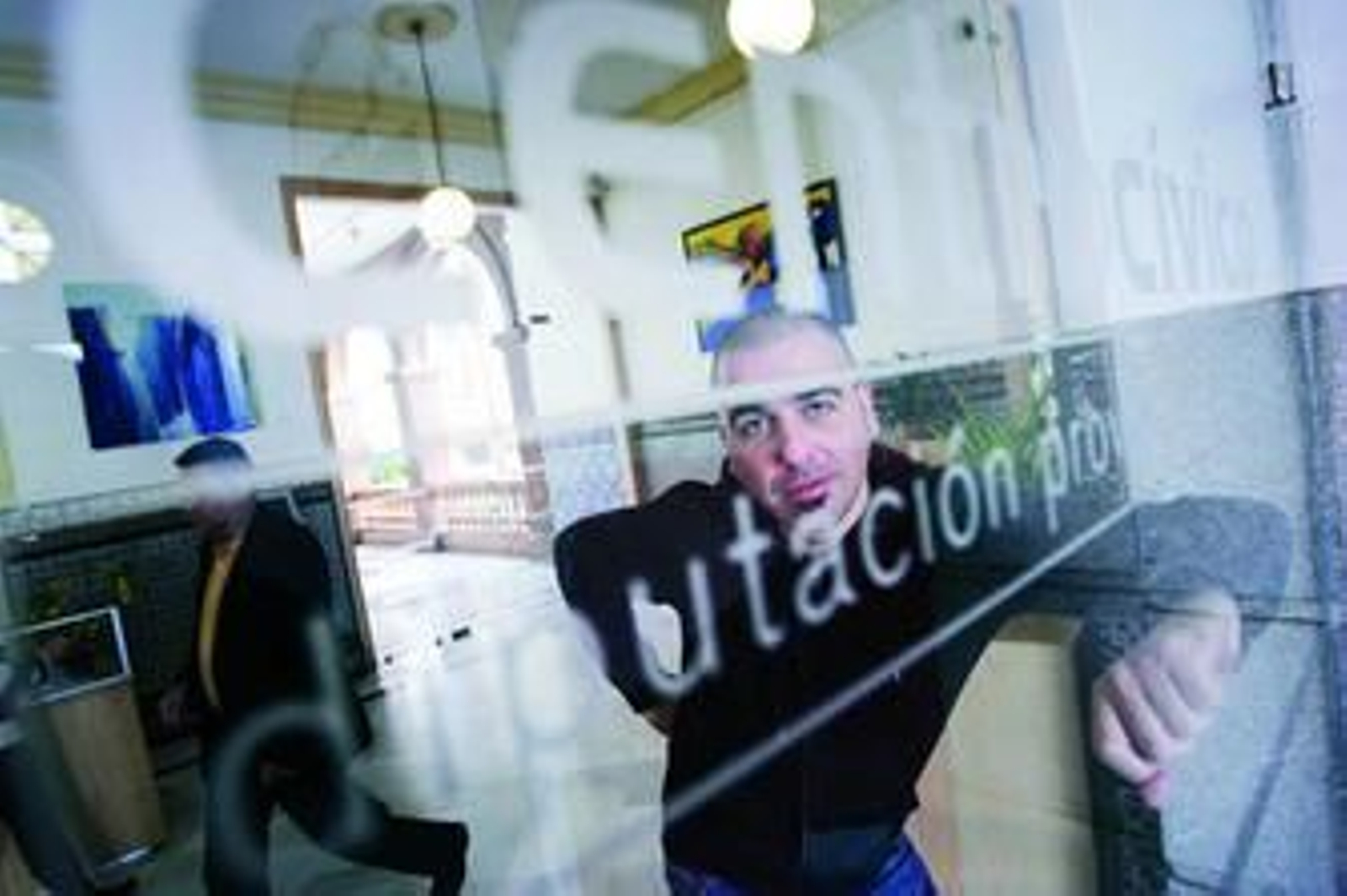 El guionista, productor y director de cine malagueño Chiqui Carabante, ayer, en el Centro Cívico.