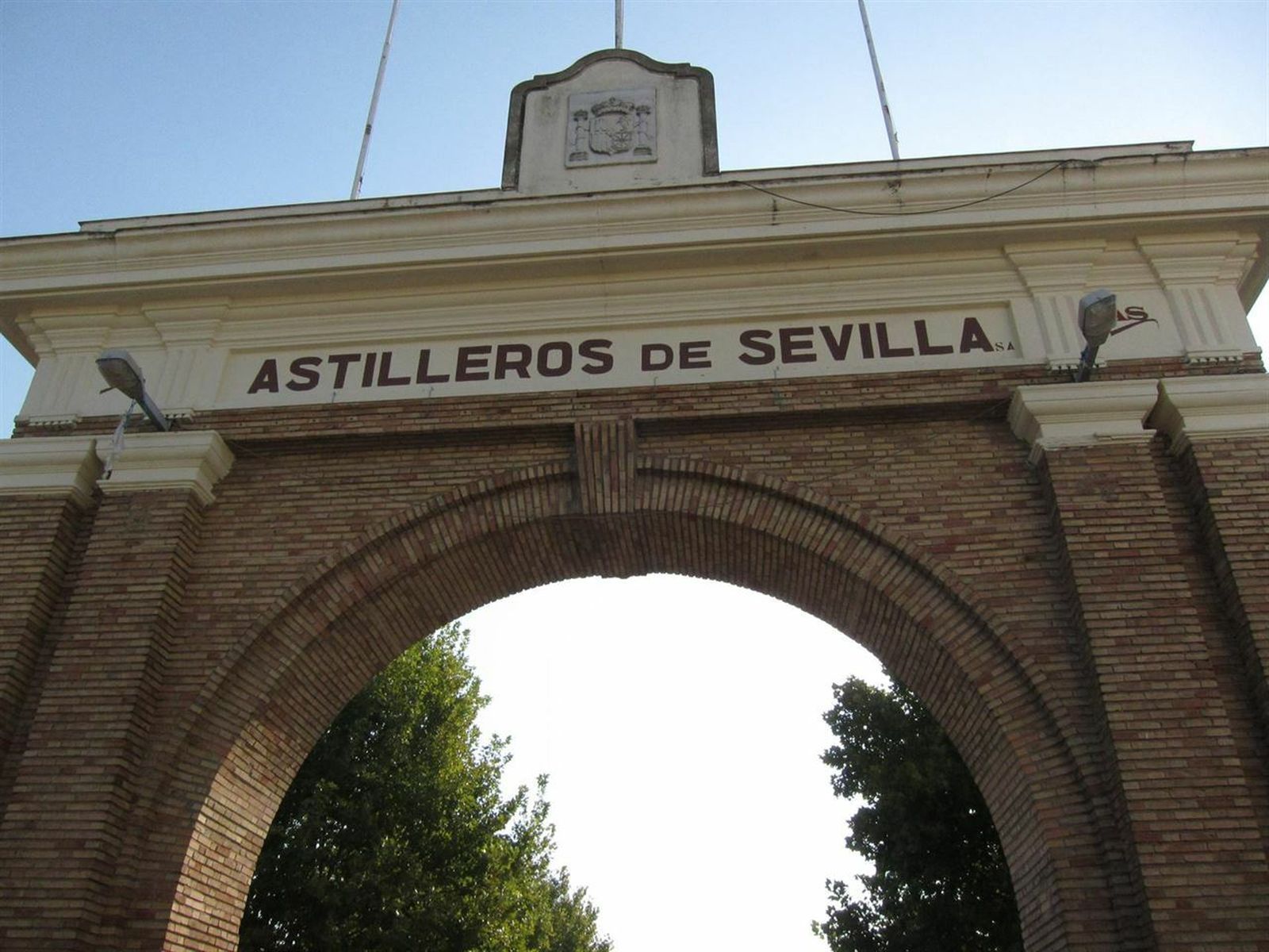 La puerta de entrada del Polígono Astilleros.