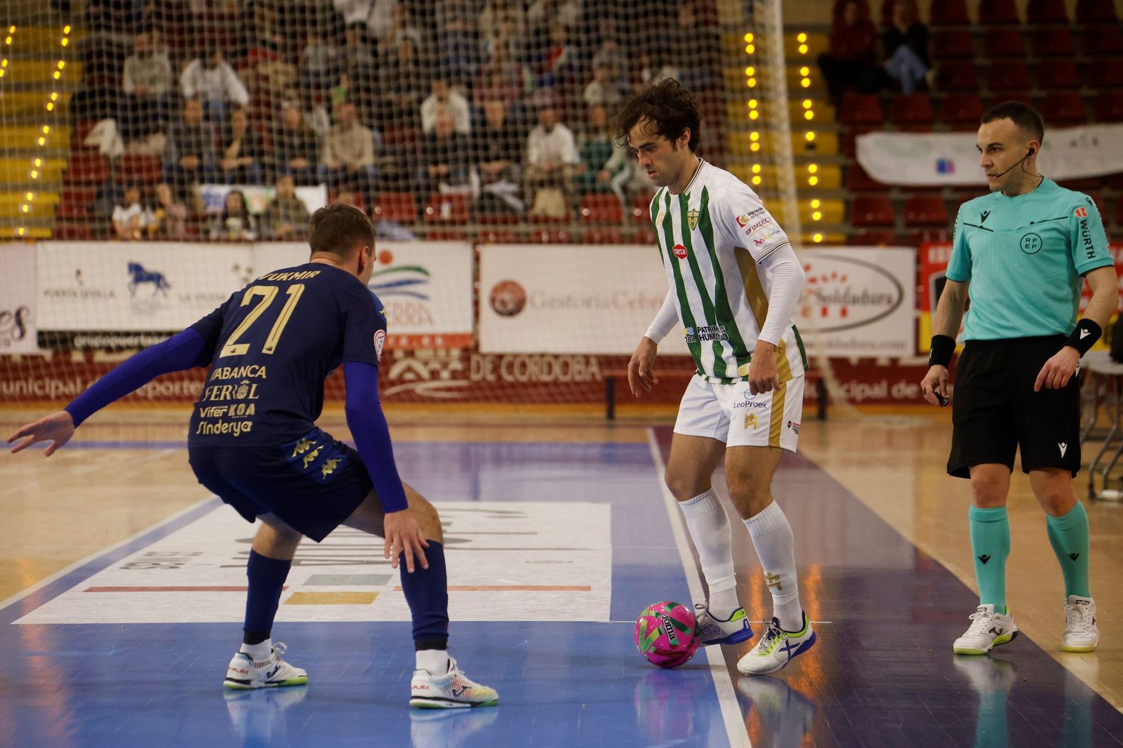 Las mejores fotos del ambiente en Vista Alegre para el Córdoba Futsal - O Parrulo Ferrol