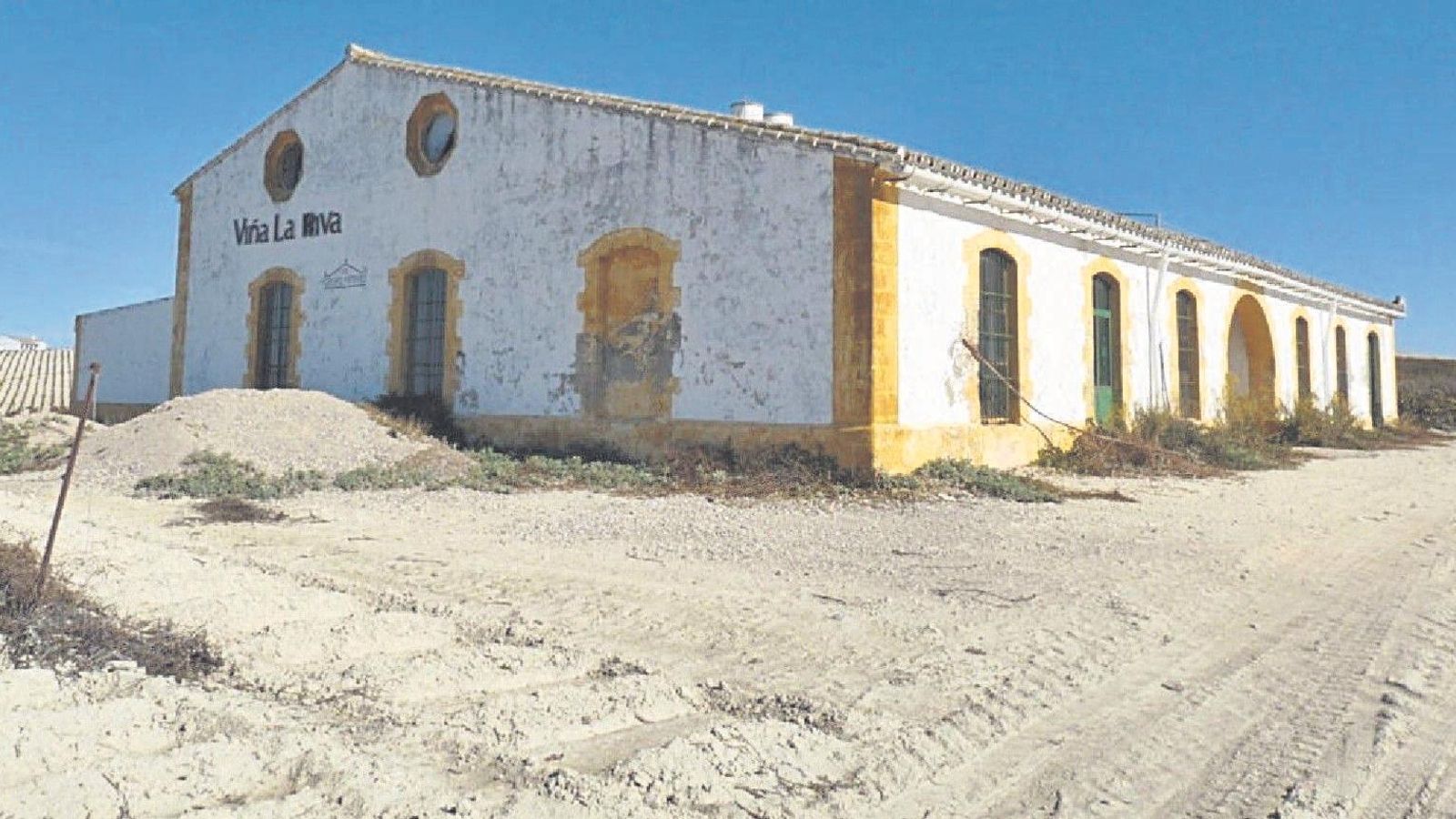 Edificio que aún se mantiene en pie en la viña La Riva. Edificio que aún se mantiene en pie en la viña La Riva.