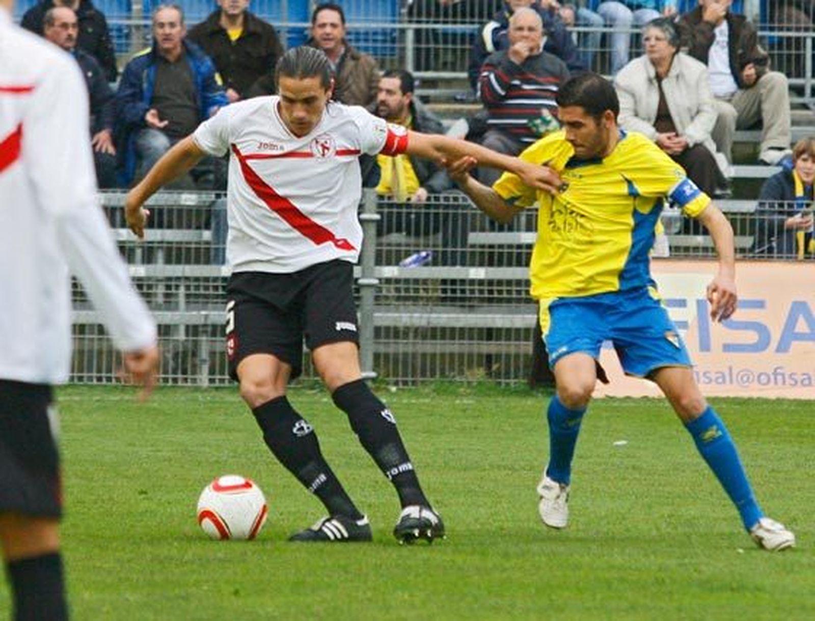 El Cádiz de Jose González,que suma la cuarta victoria consecutiva, somete al filial sevillista en un partido trabado gracias a los goles de Pachón y Enrique  Foto: Jesus Marin