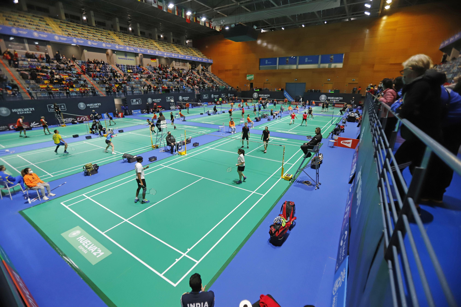 Imágenes del primer día de competición del Mundial senior de bádminton de Huelva 2021