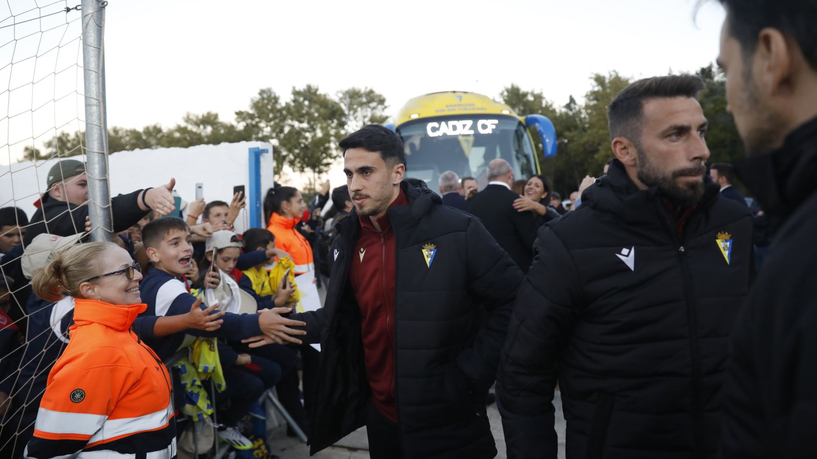 Las fotos de la visita del Cádiz CF para celebrar el 50 aniversario del CD Guadiaro