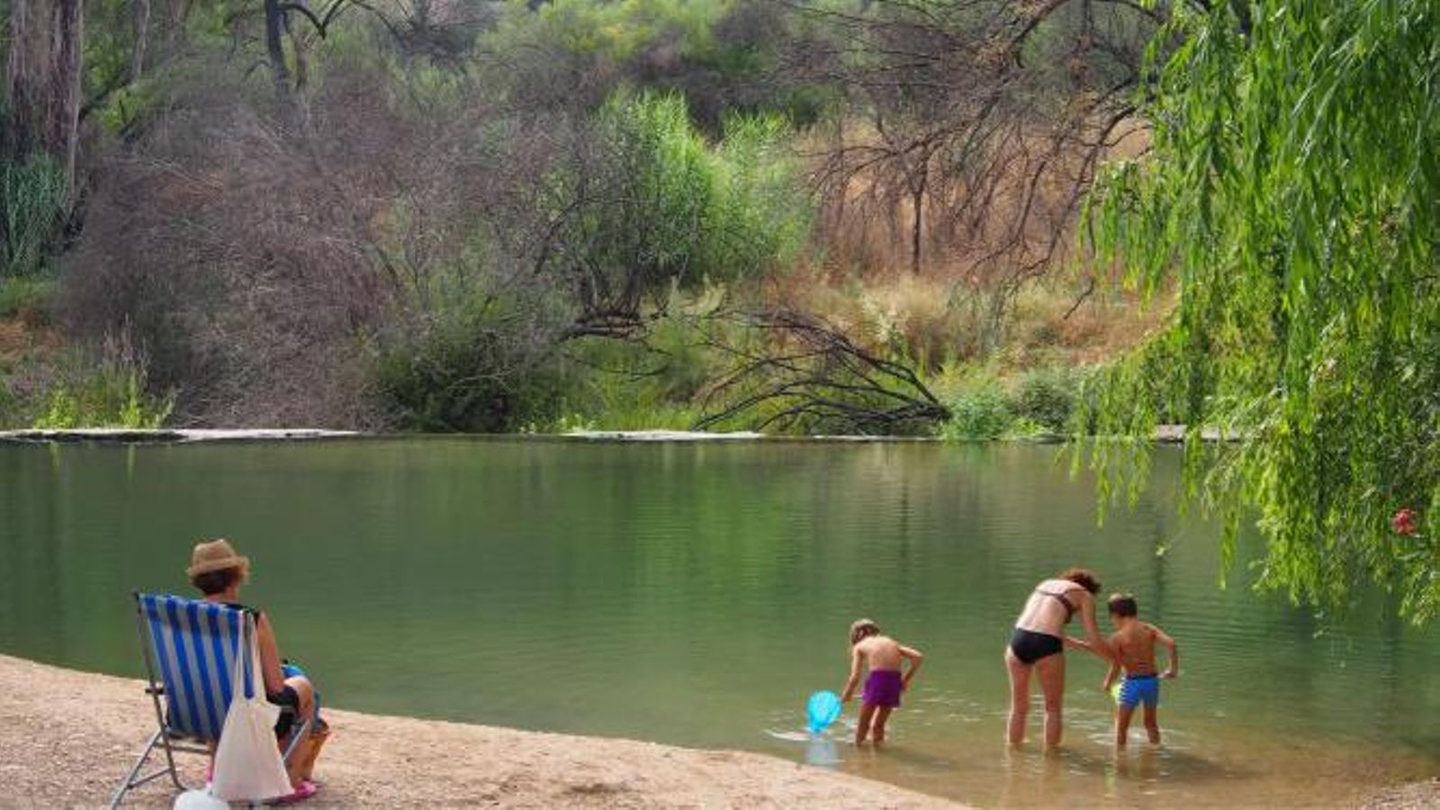 Charca de la Llana, del río Guadiaro, cerca de Jimera de Líbar. Charca de la Llana, del río Guadiaro, cerca de Jimera de Líbar.