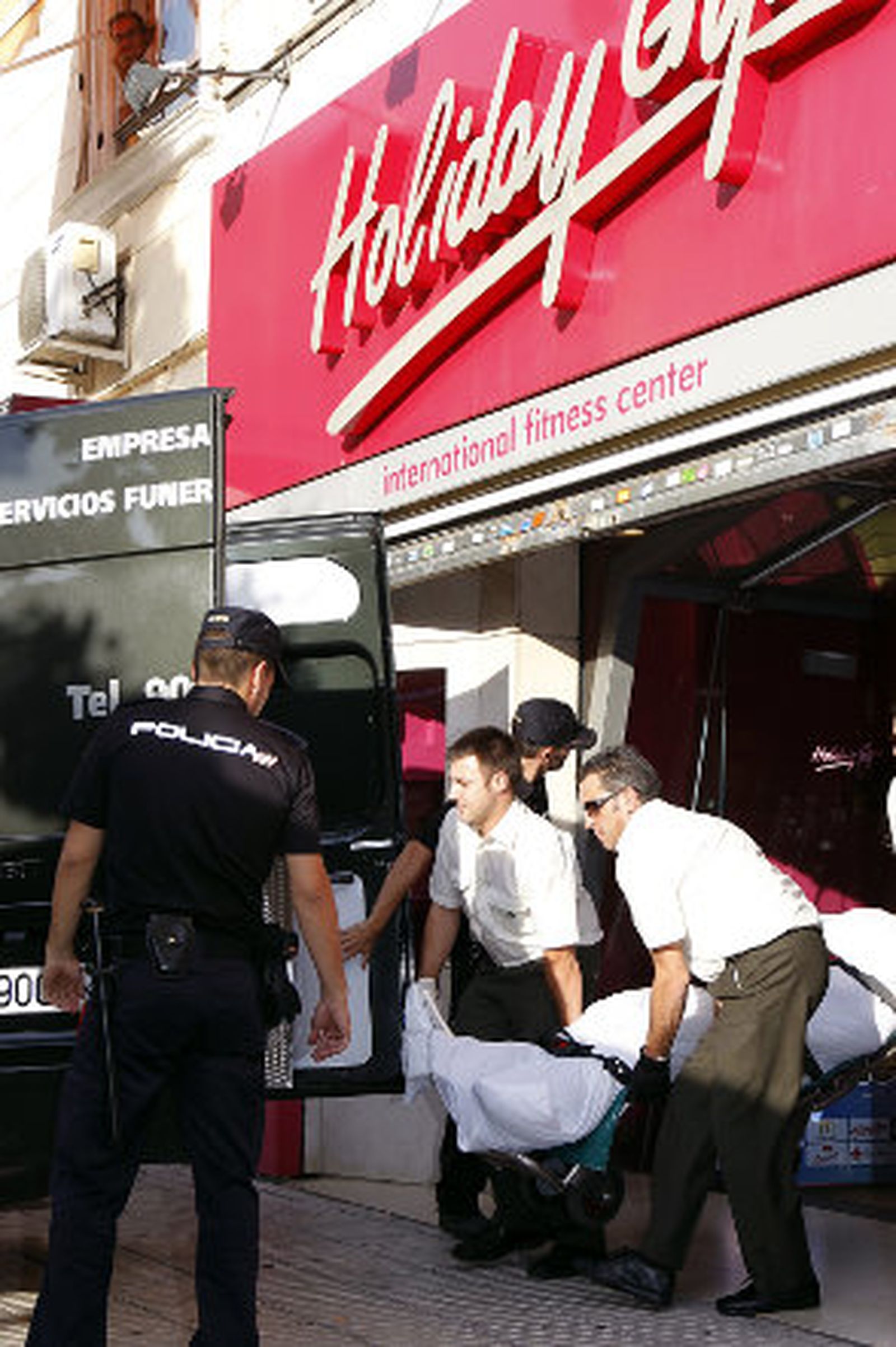 Un Guardia Civil mata a tiros a su ex novio en un gimnasio de Madrid